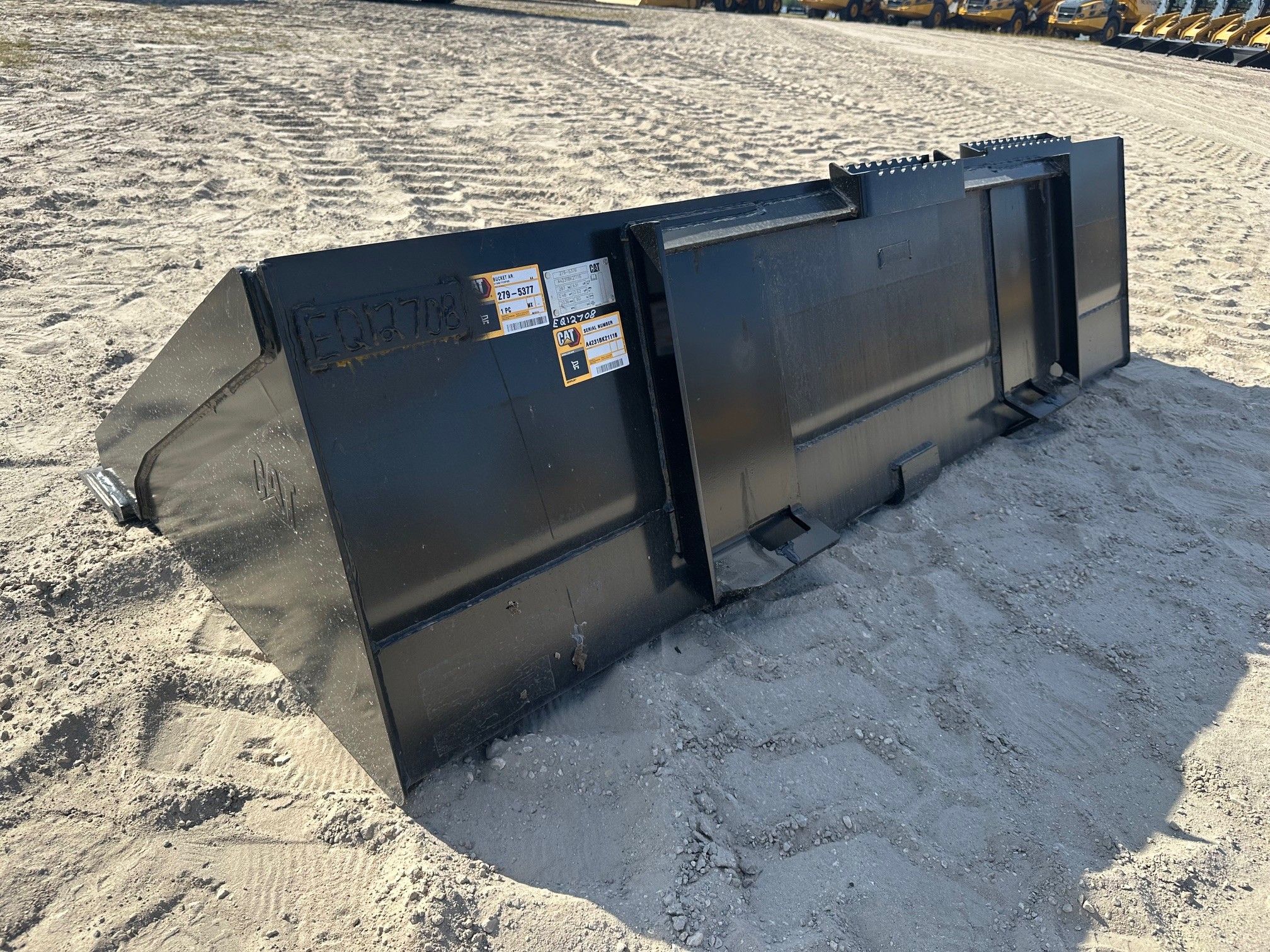 CAT 299D3 80" Skid Steer Bucket Photo 2 Thumbnail