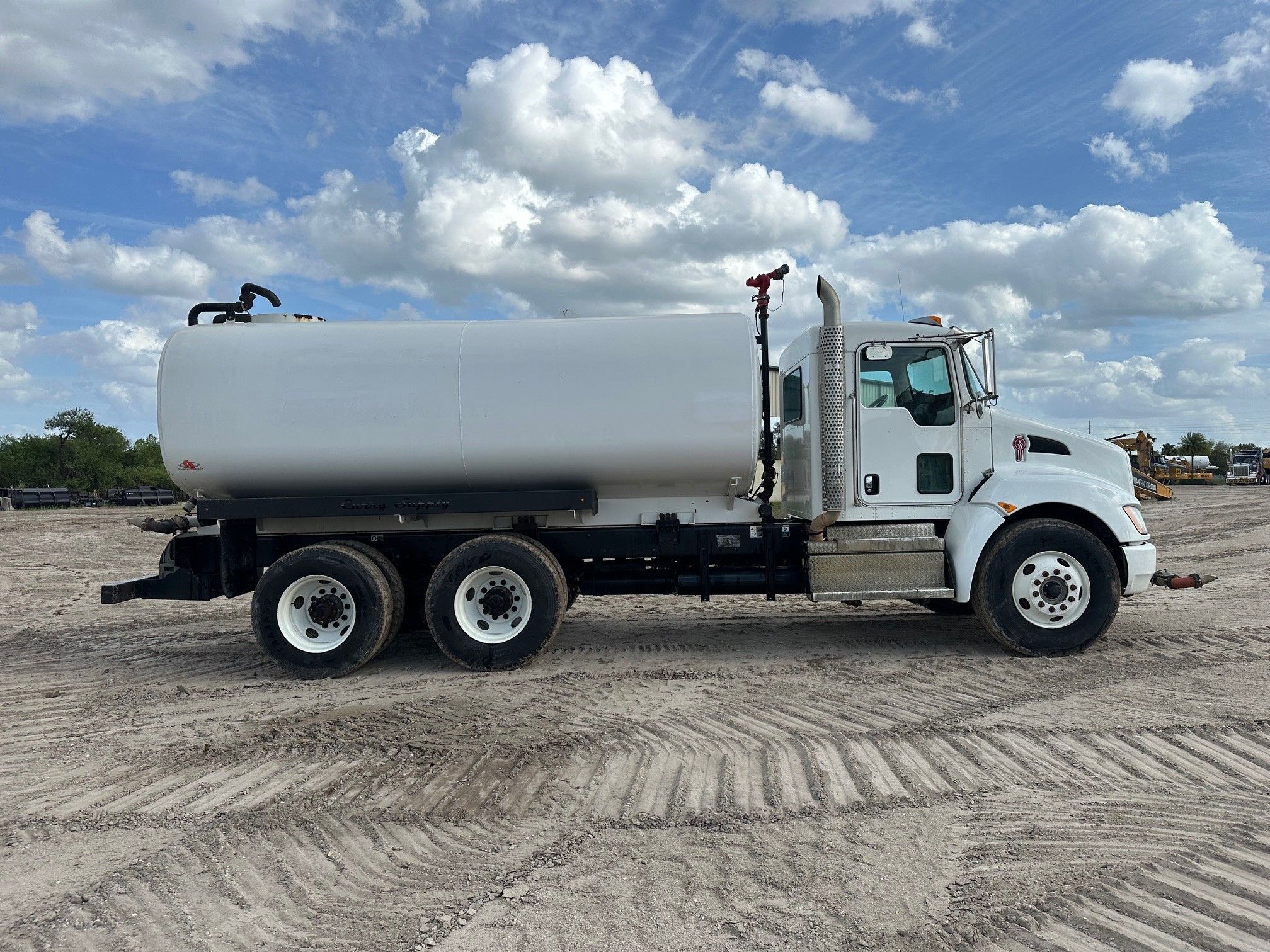 2019 KENWORTH T370 WATER Photo 5 Thumbnail