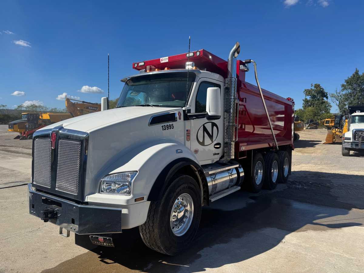 2025 KENWORTH T880 DUMP Photo 1
