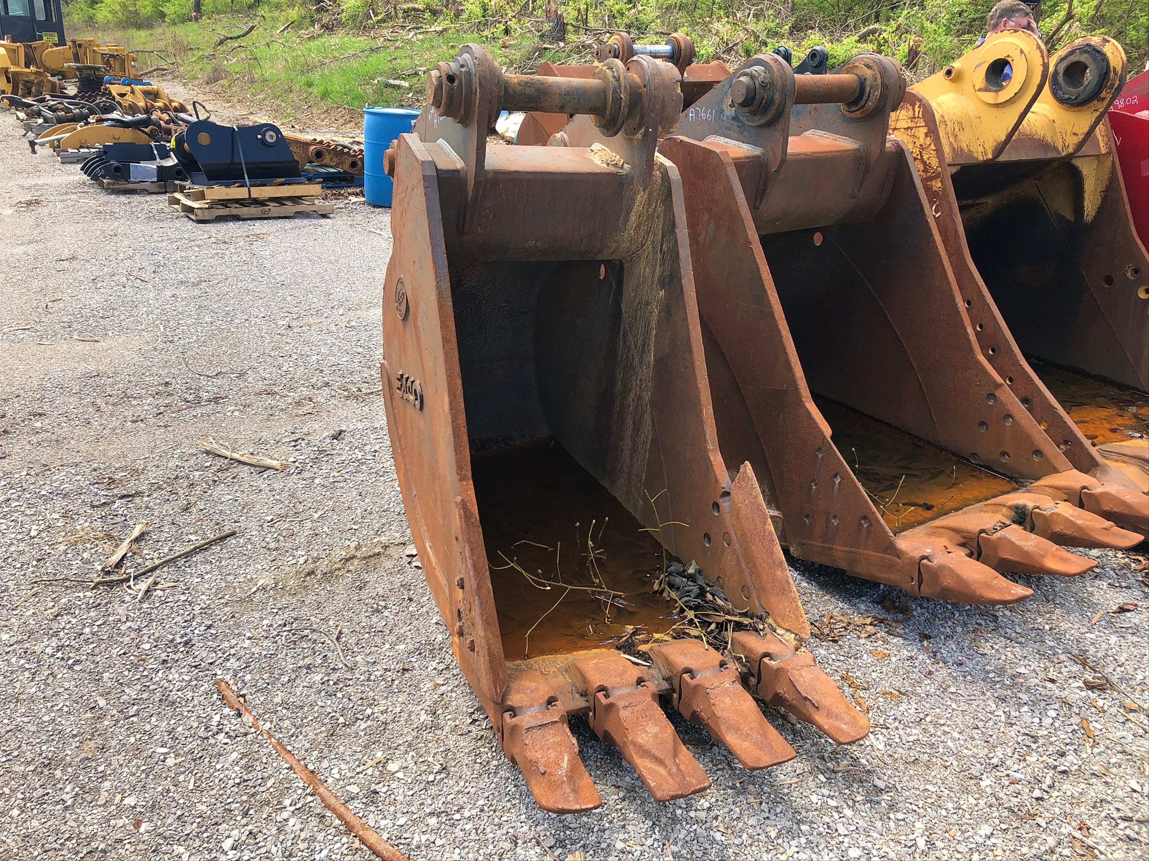 31" EXCAVATOR BUCKET Photo 1 Thumbnail