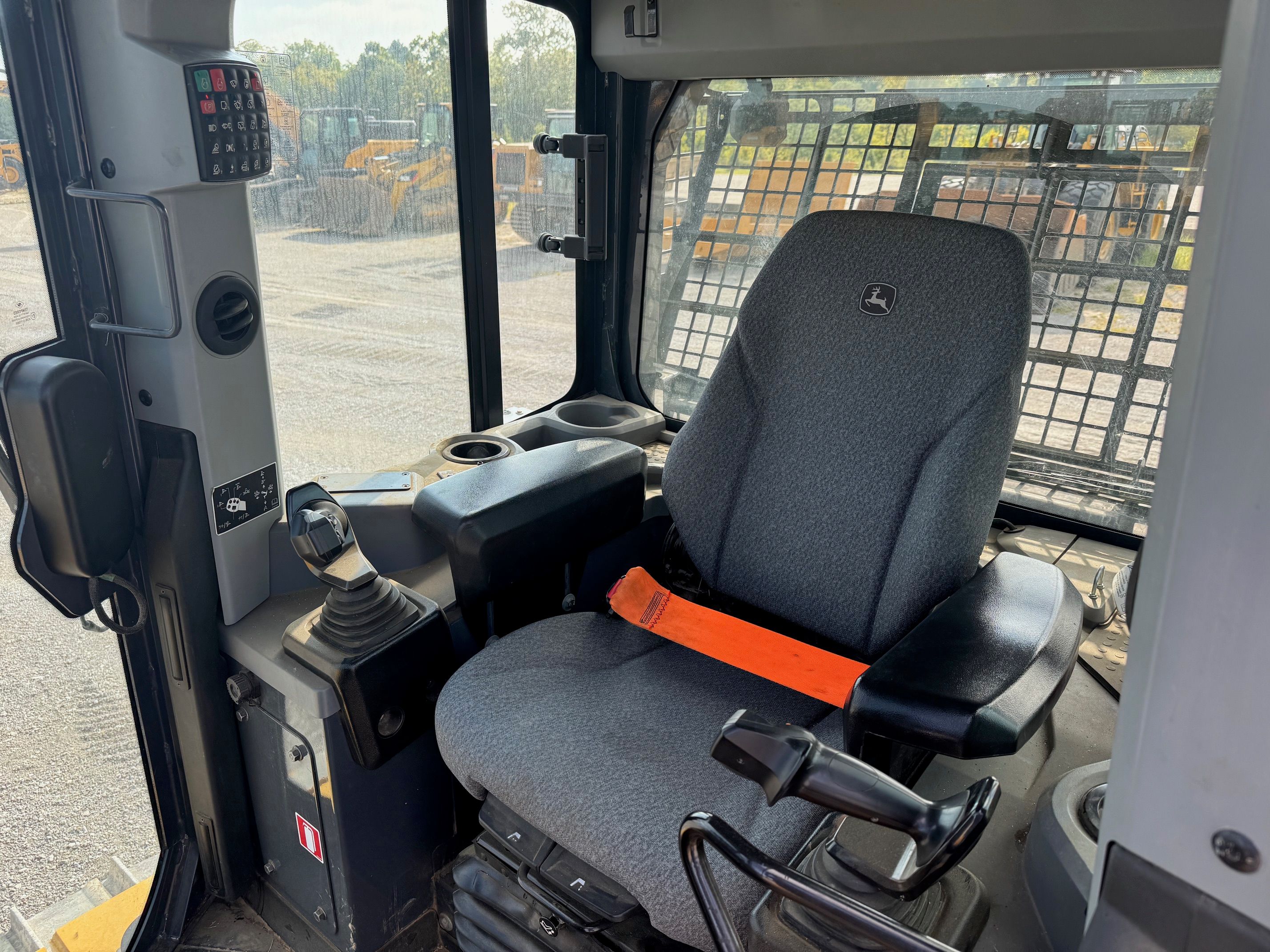 2022 JOHN DEERE 700L LGP Photo 9 Thumbnail