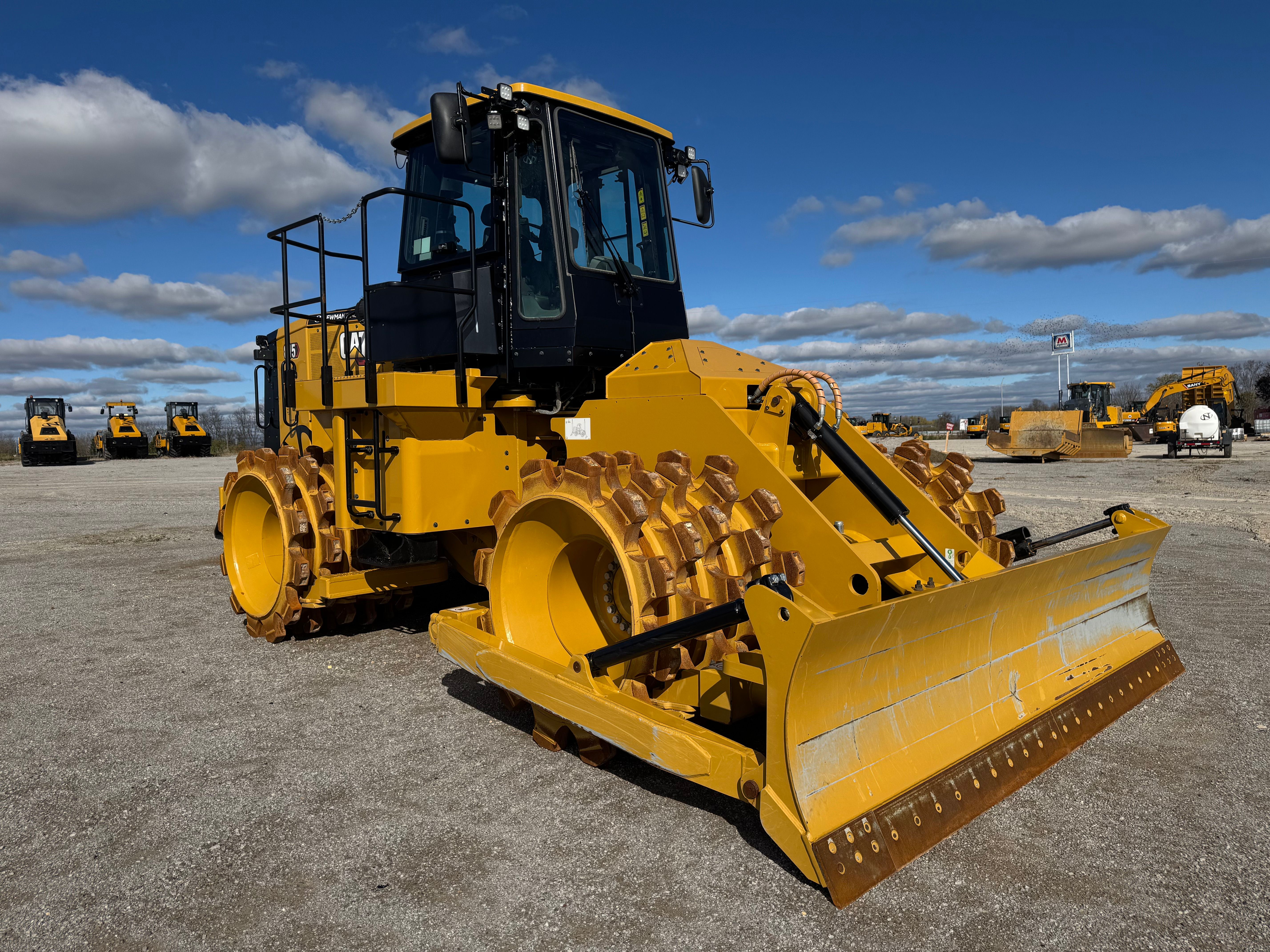 2024 CAT 815 Photo 5 Thumbnail