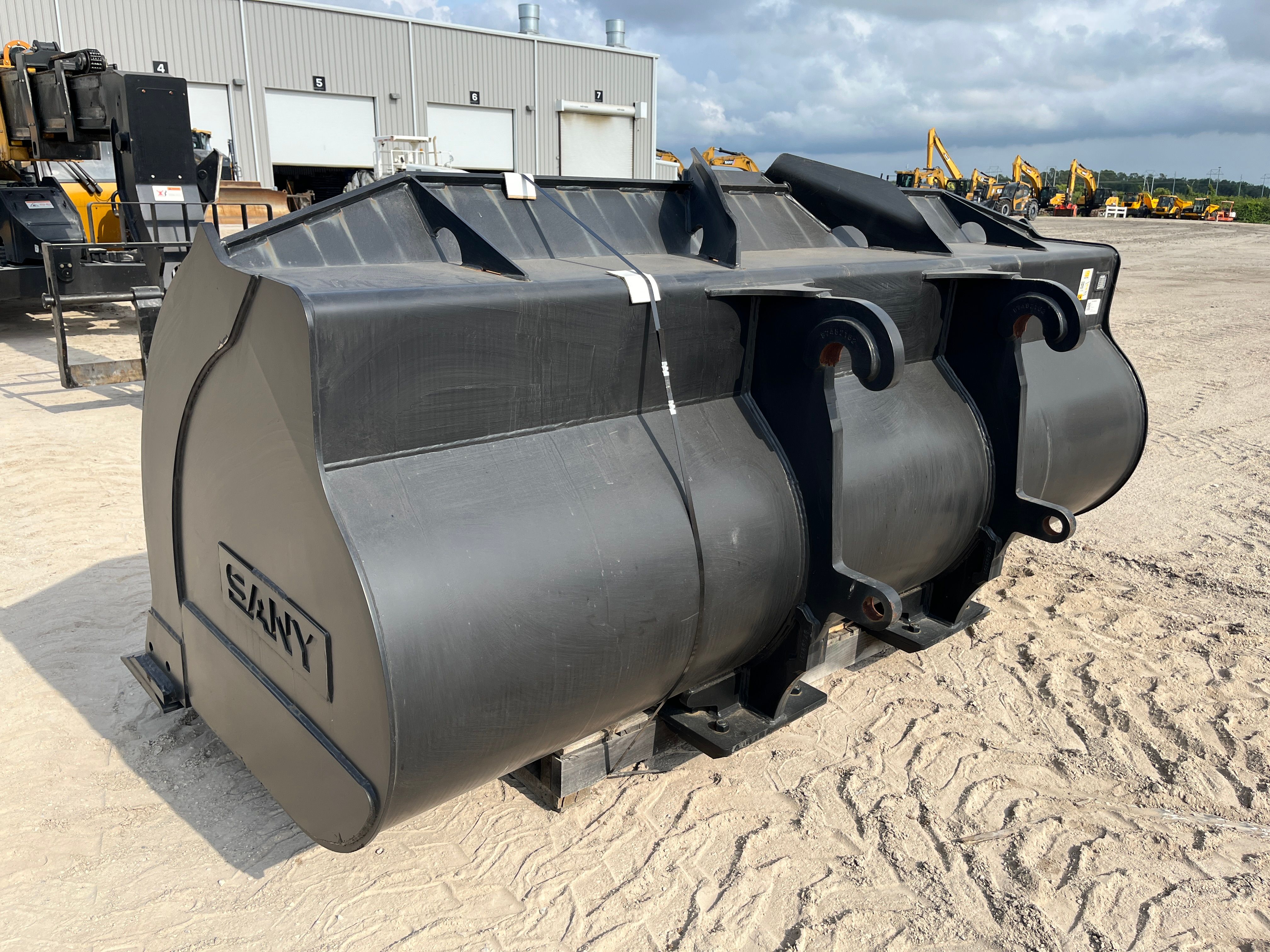 SANY SW405K WHEEL LOADER BUCKET Photo 1 Thumbnail