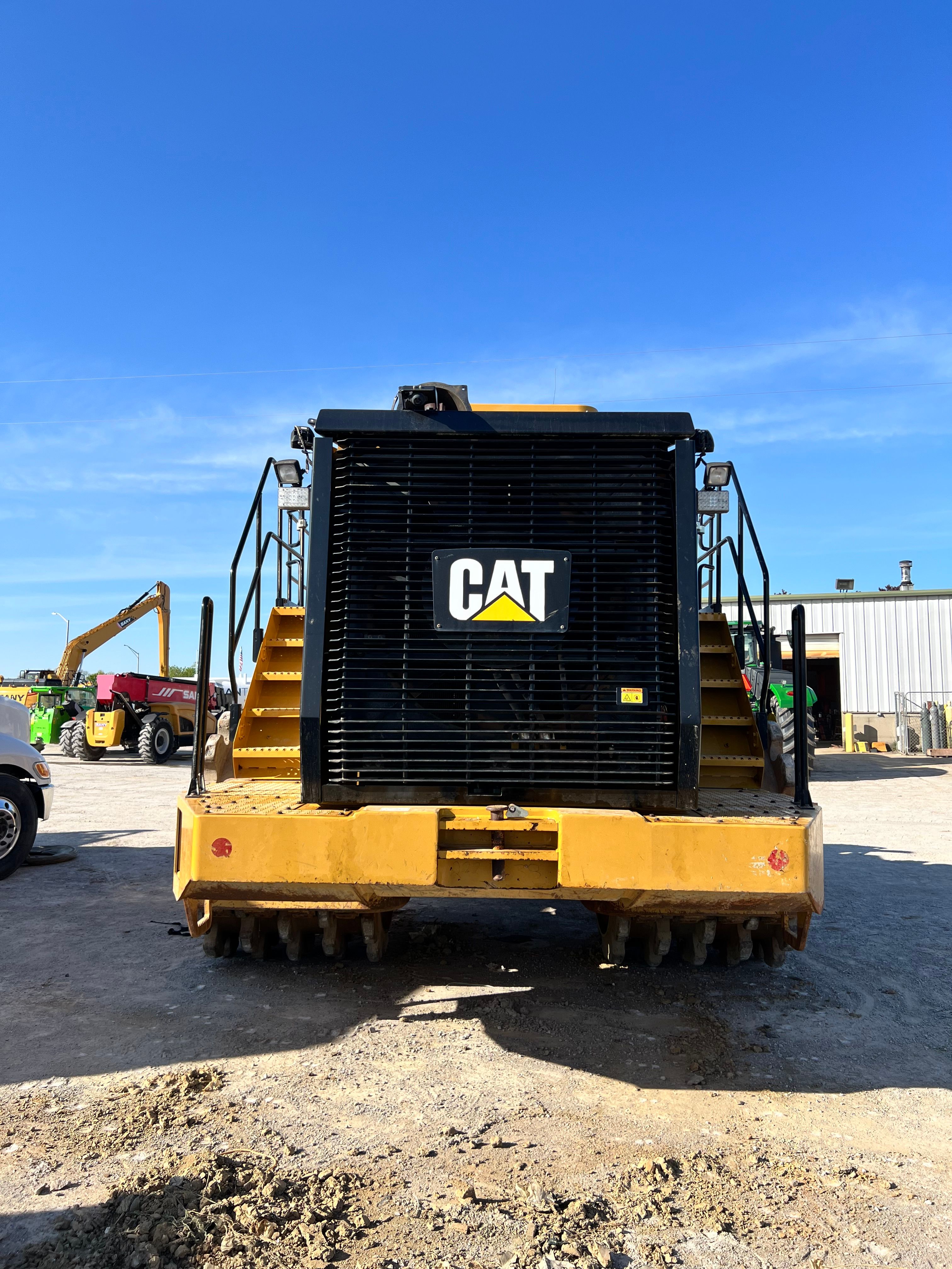 2019 CAT 825K Photo 6 Thumbnail