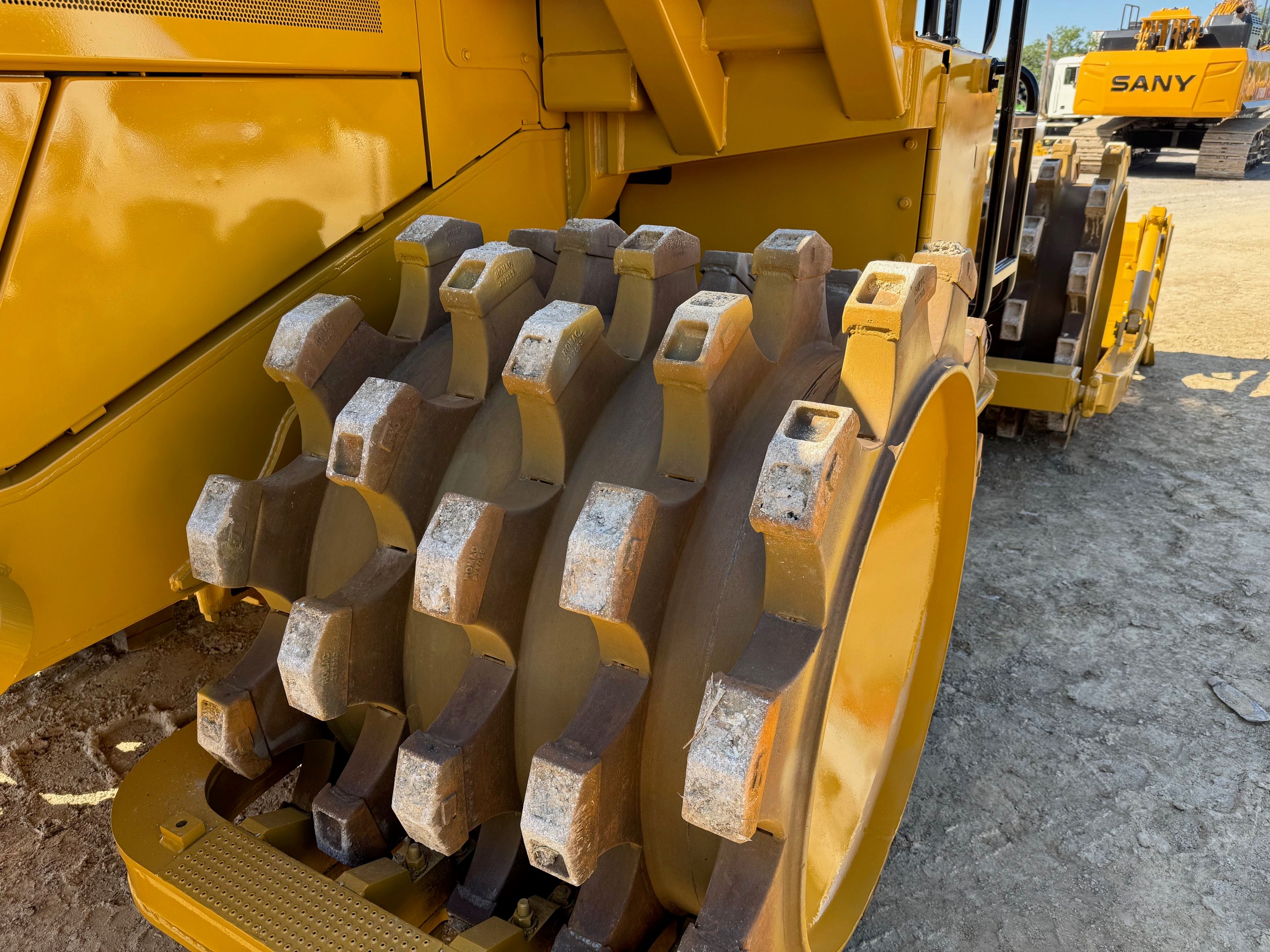 2006 CAT 815F Photo 8 Thumbnail