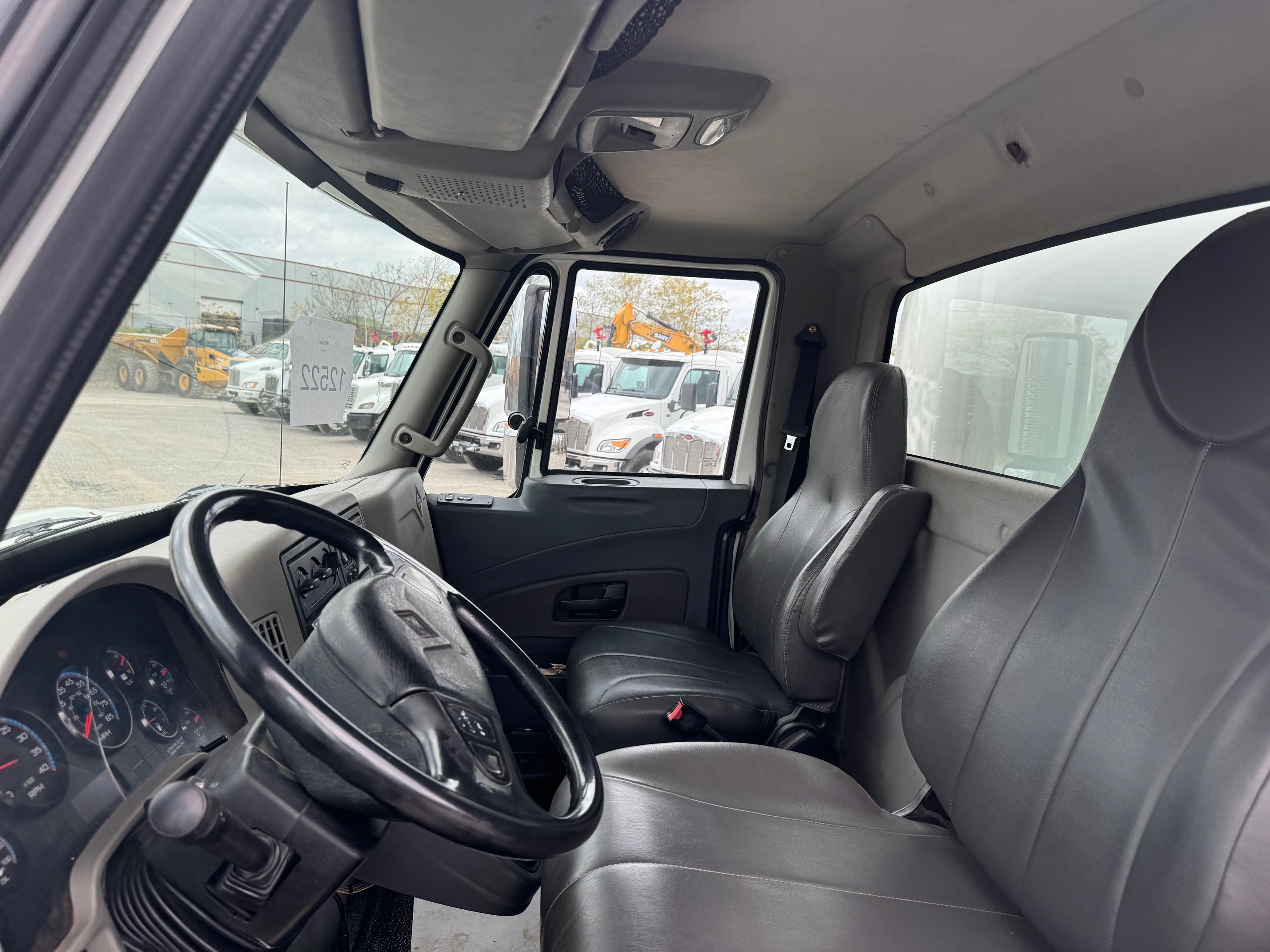 2015 INTERNATIONAL 4400 FUEL AND LUBE Photo 11 Thumbnail