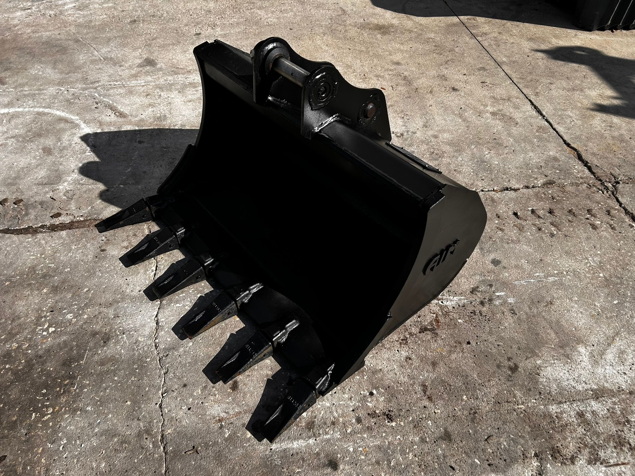 36" BUCKET FOR SY35U Photo 1 Thumbnail