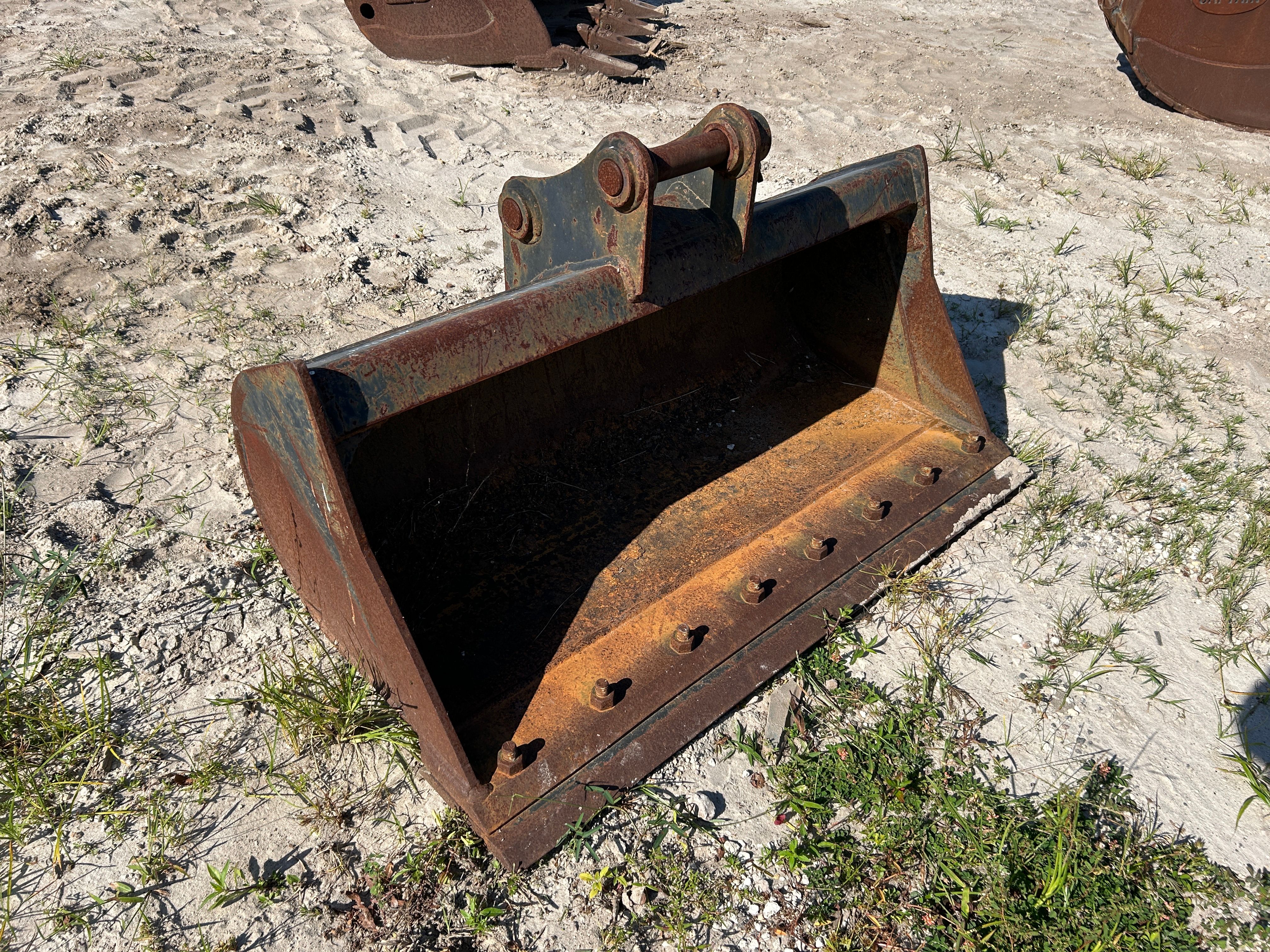 48" DITCH CLEANING BUCKET FOR SY50U Photo 3 Thumbnail