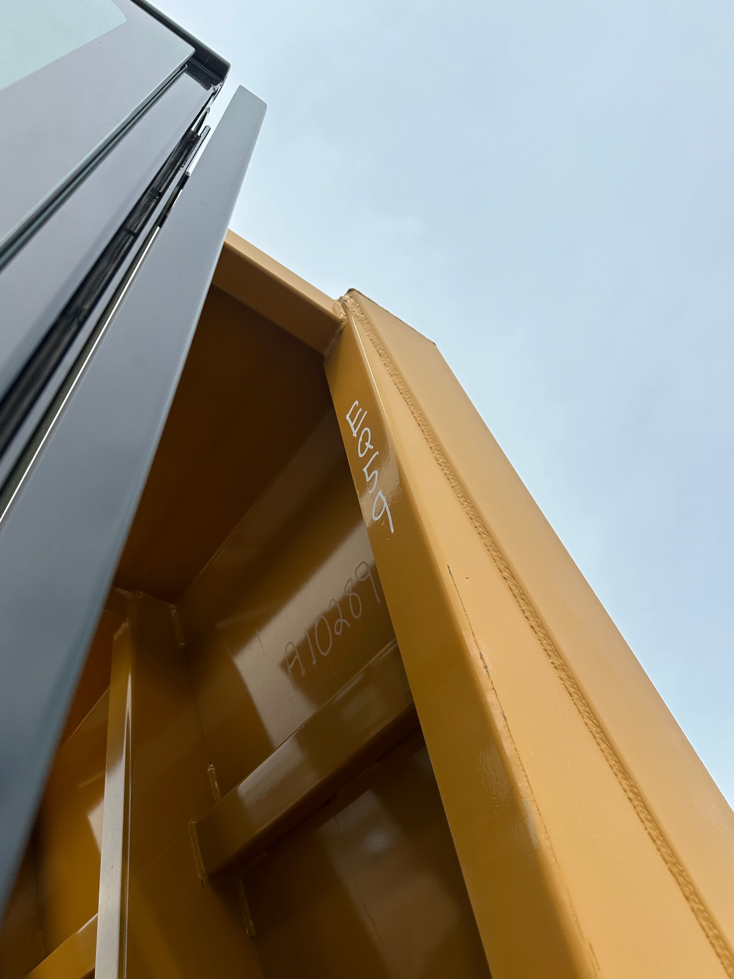 DUMP BED FOR MST 2200VD Photo 4 Thumbnail