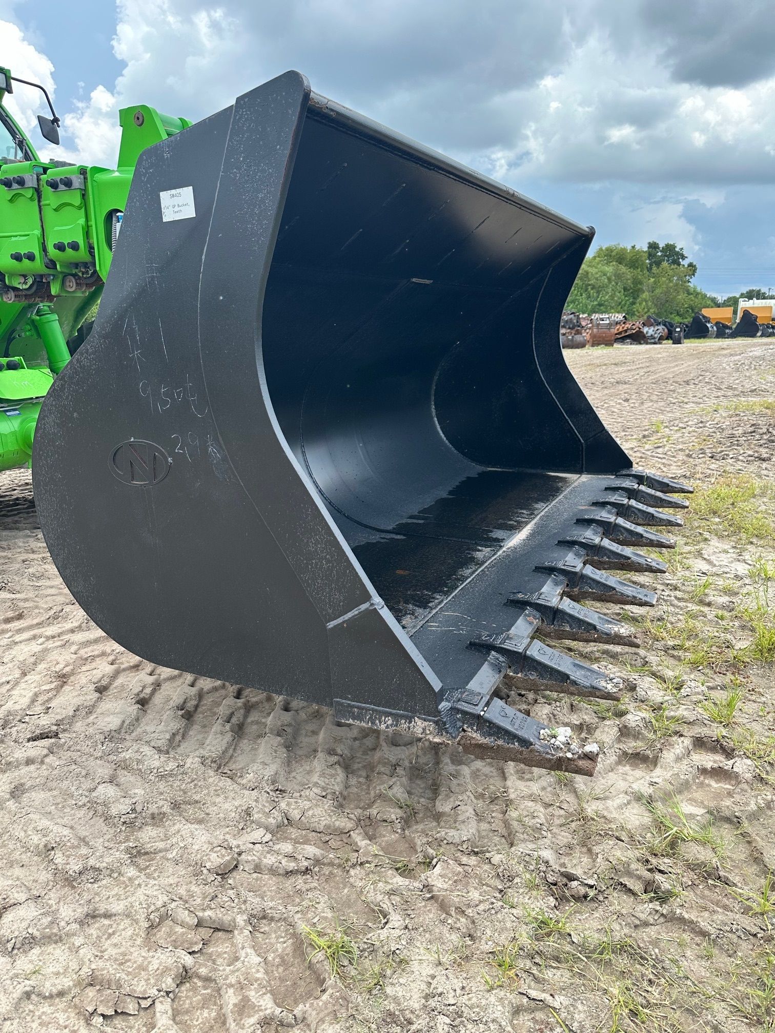 4CYD TOOTH BUCKET FOR JRB418 COUPLER Photo 4 Thumbnail