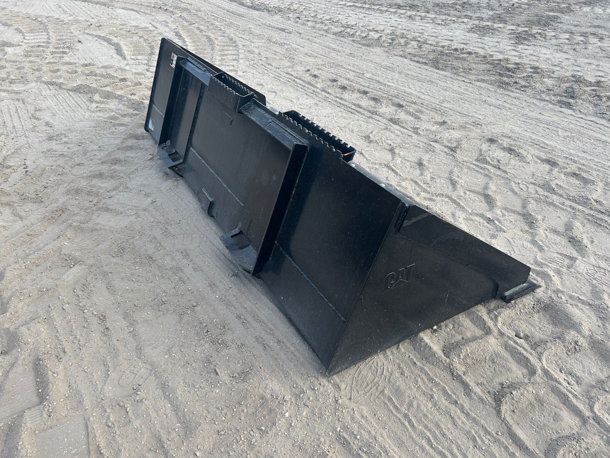 CAT 299D3 80" Skid Steer Bucket Photo 3 Thumbnail