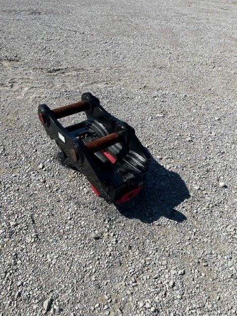 HYDRAULIC QUICK COUPLER FOR SY215C Photo 1 Thumbnail