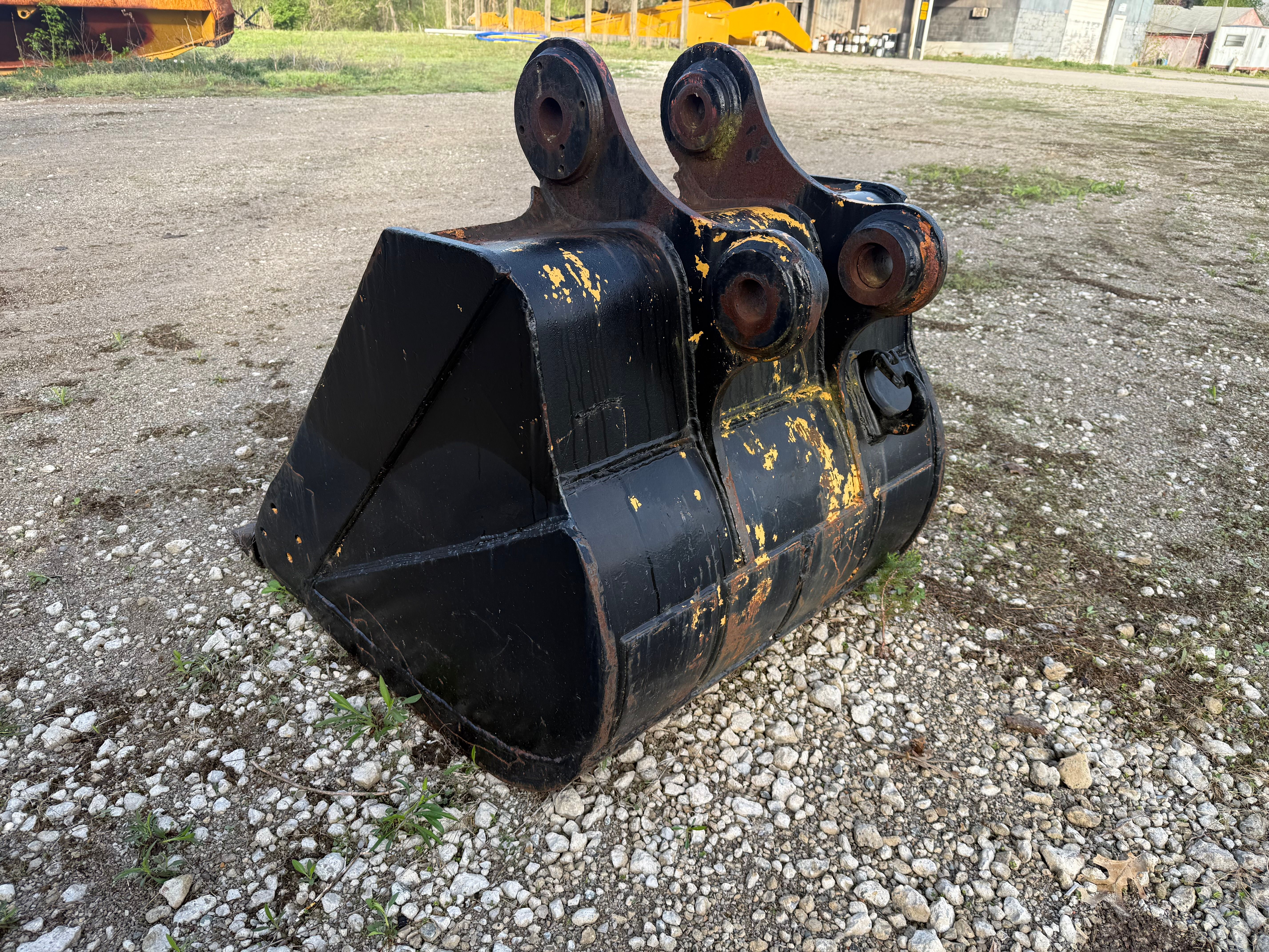 36" EXCAVATOR BUCKET Photo 2 Thumbnail