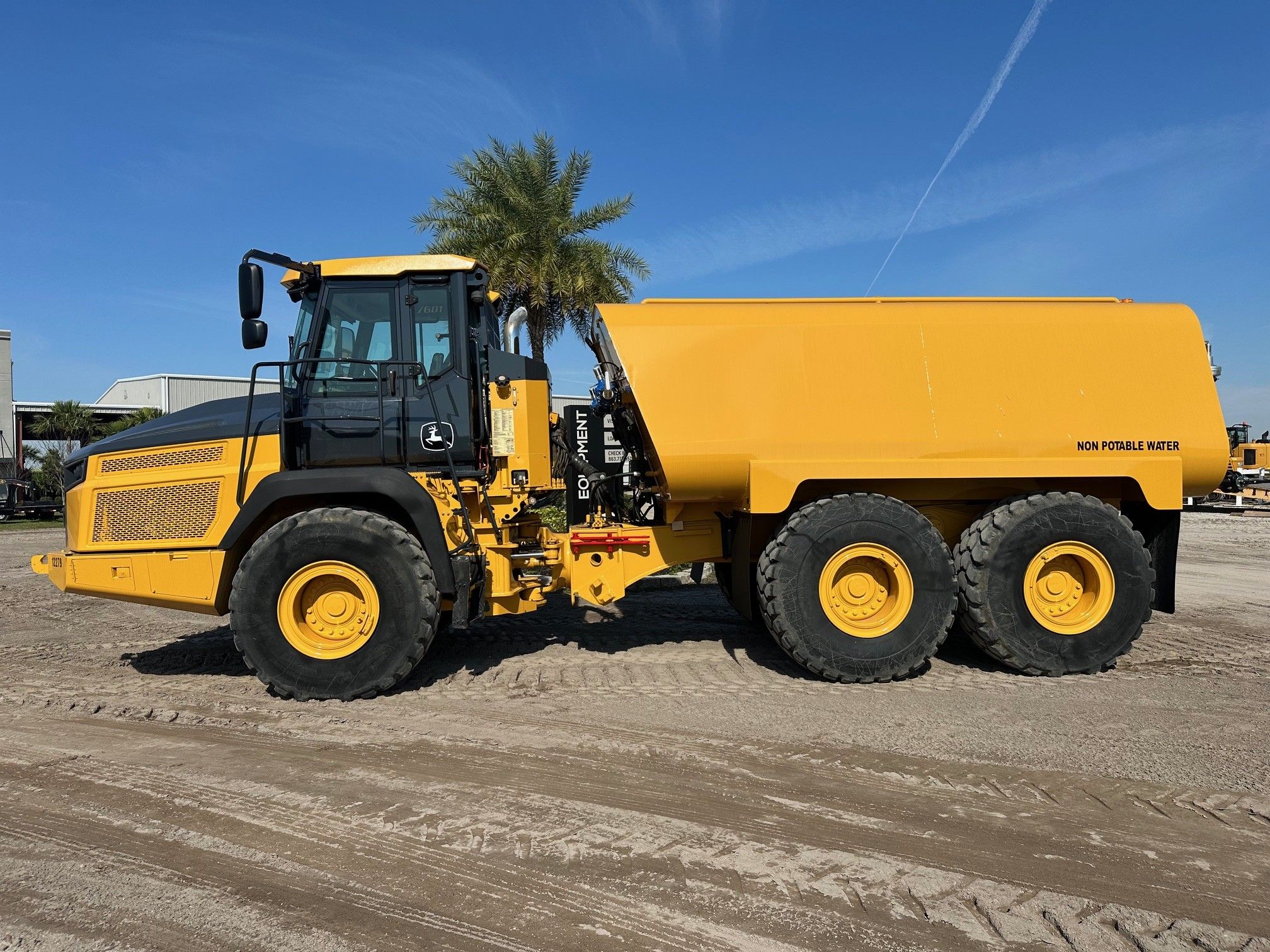 2018 JOHN DEERE 260E Photo 2 Thumbnail