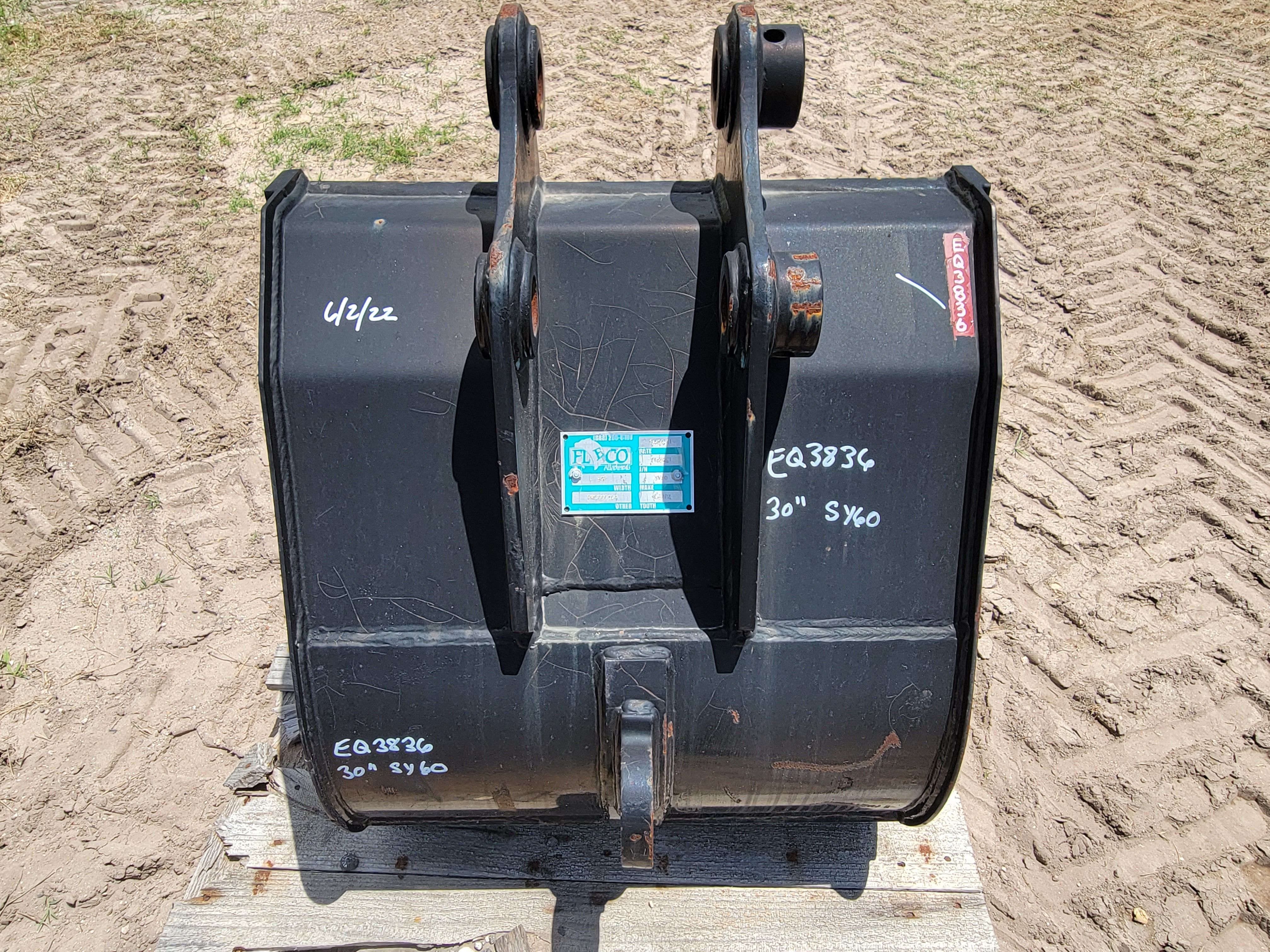 30" BUCKET FOR SY60C Photo 3 Thumbnail