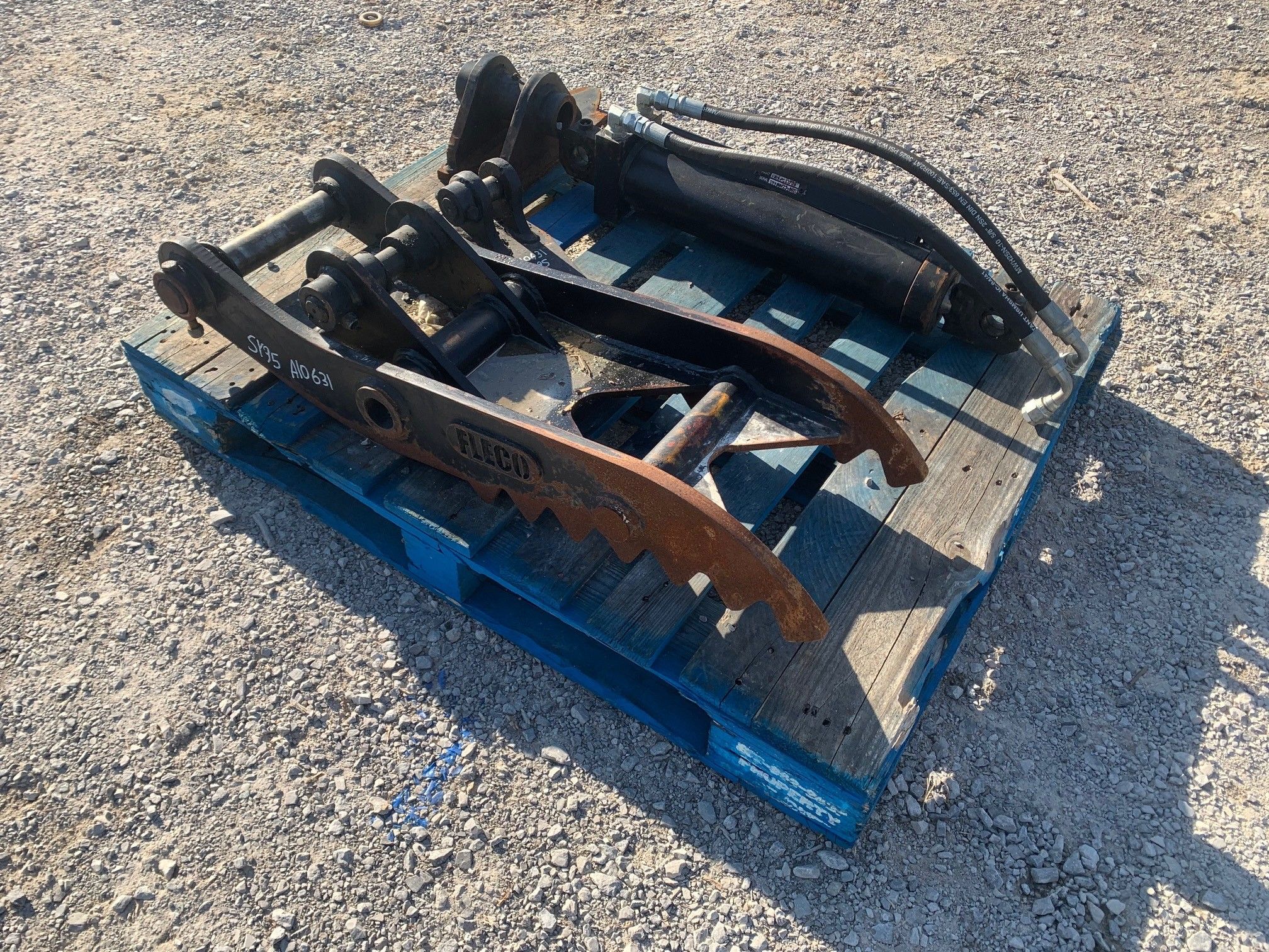 HYDRAULIC THUMB (12X42 WELD ON) FOR SY95 Photo 1 Thumbnail