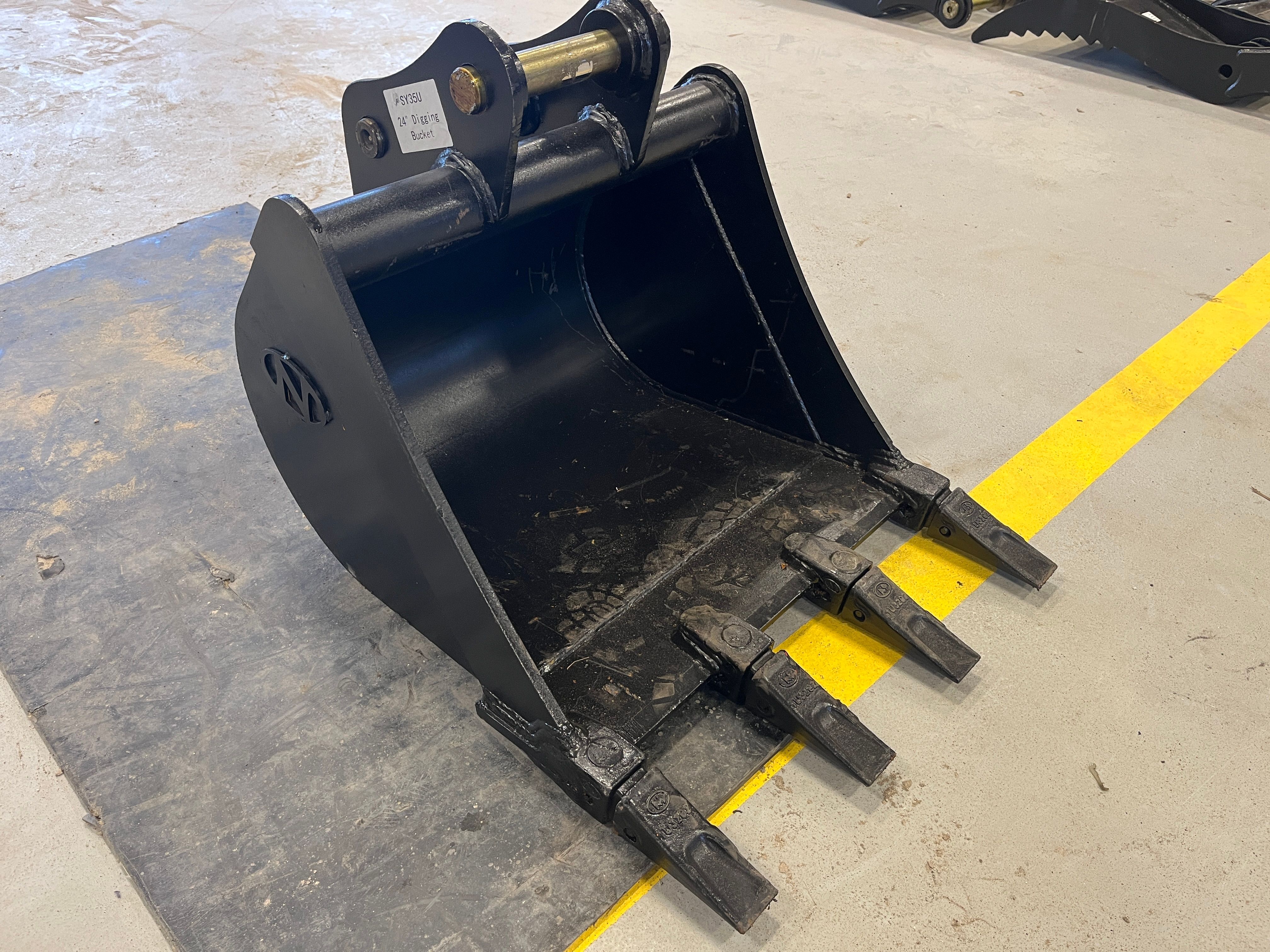 24" BUCKET FOR SY35U Photo 4 Thumbnail