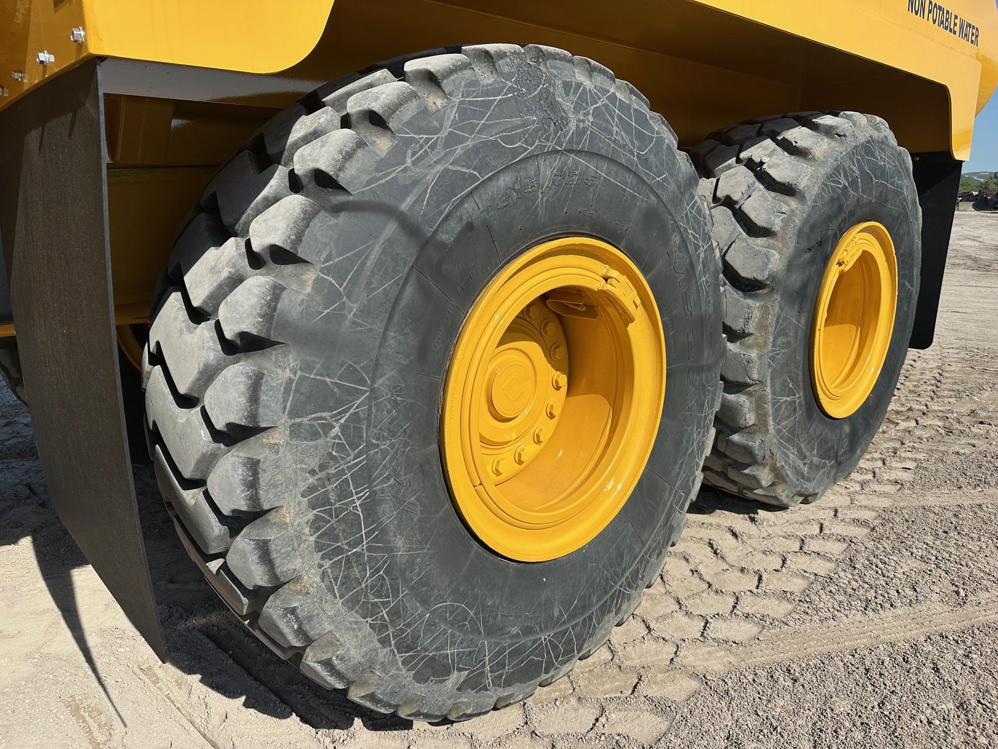 2018 JOHN DEERE 260E Photo 11 Thumbnail