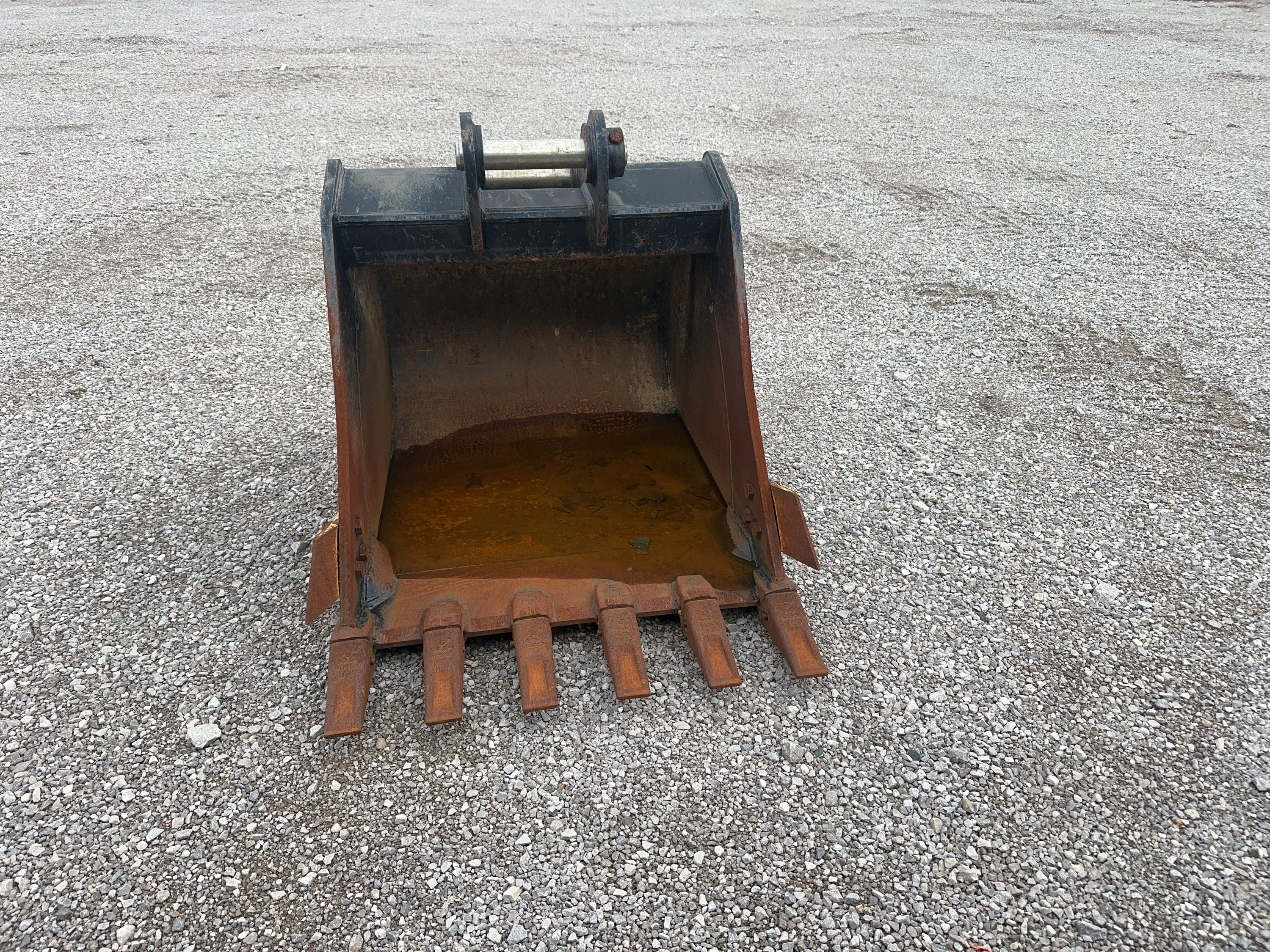 42" EXCAVATOR DIGGING BUCKET 65MM PIN Photo 2 Thumbnail