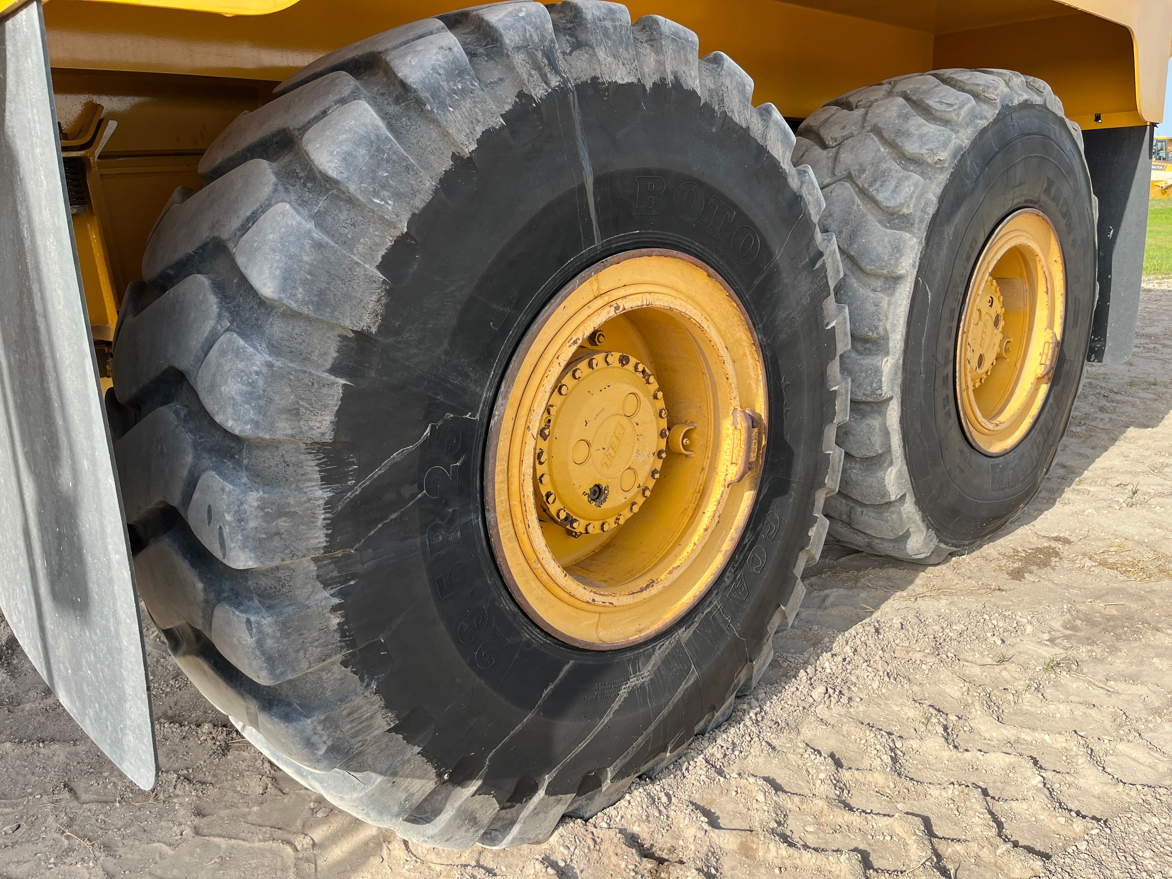 2019 BELL B30E Photo 12 Thumbnail