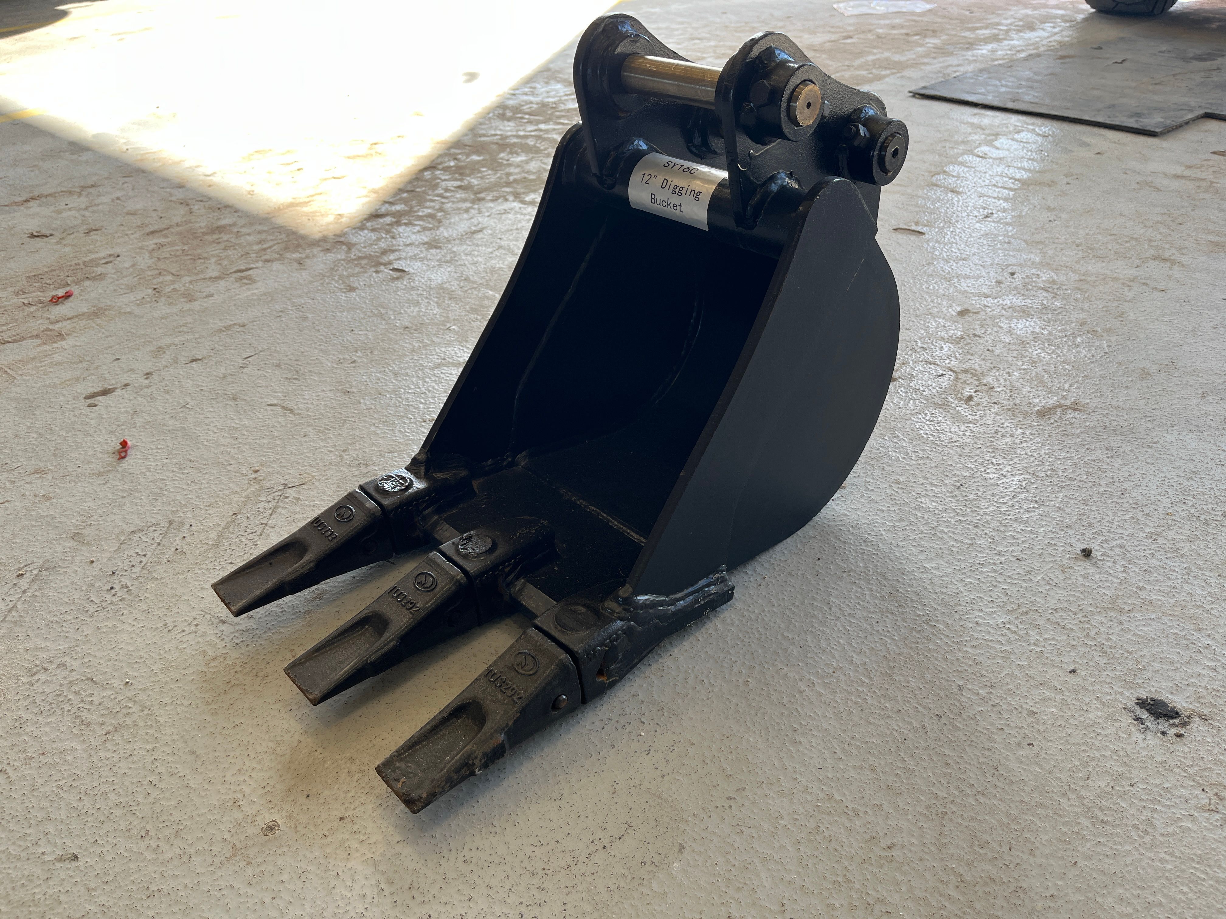 12" BUCKET FOR SY16C Photo 1 Thumbnail