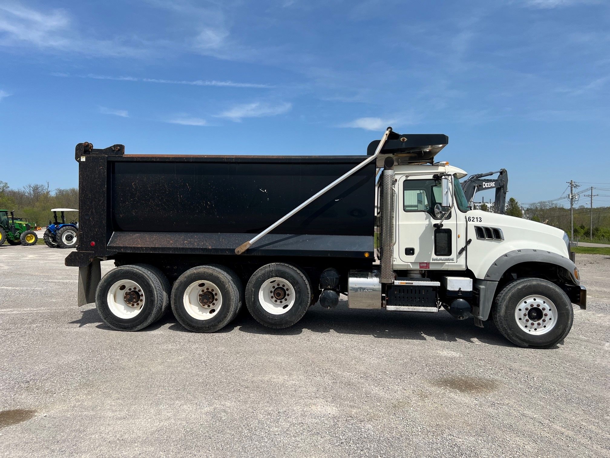 2015 MACK GU713 Photo 5 Thumbnail