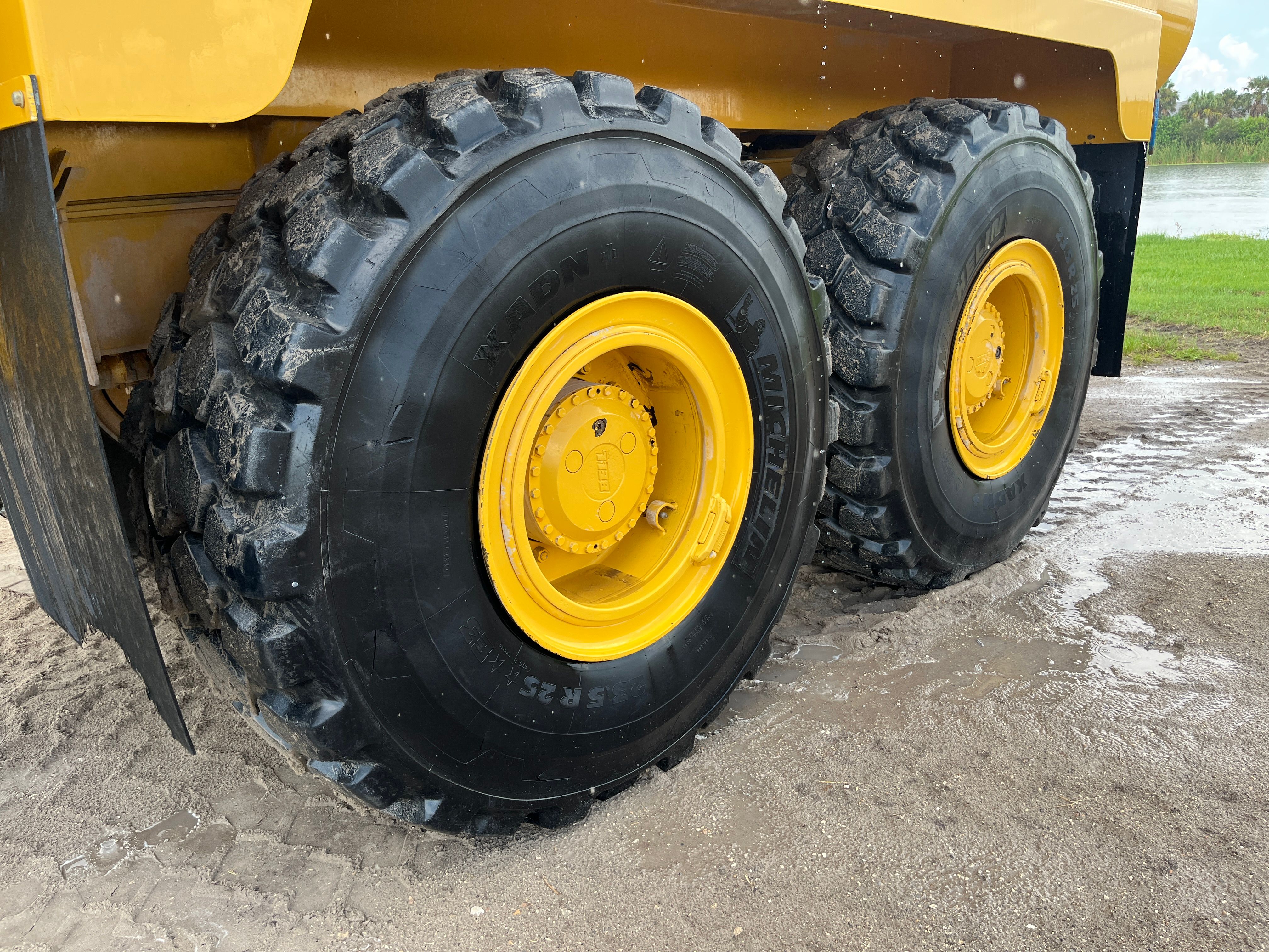 2016 BELL B25E Photo 11 Thumbnail