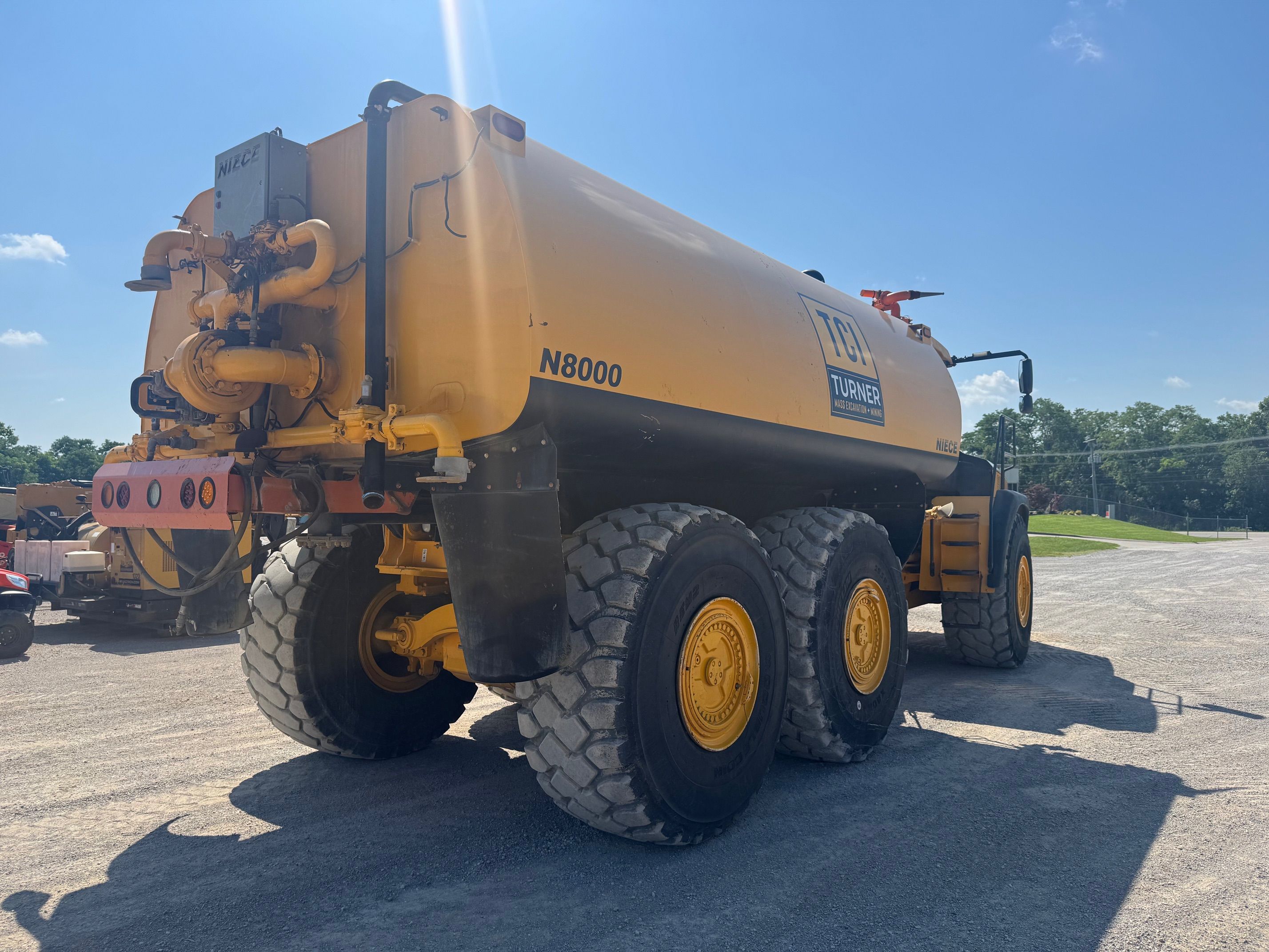 2015 JOHN DEERE 410E WATER TRUCK Photo 3 Thumbnail