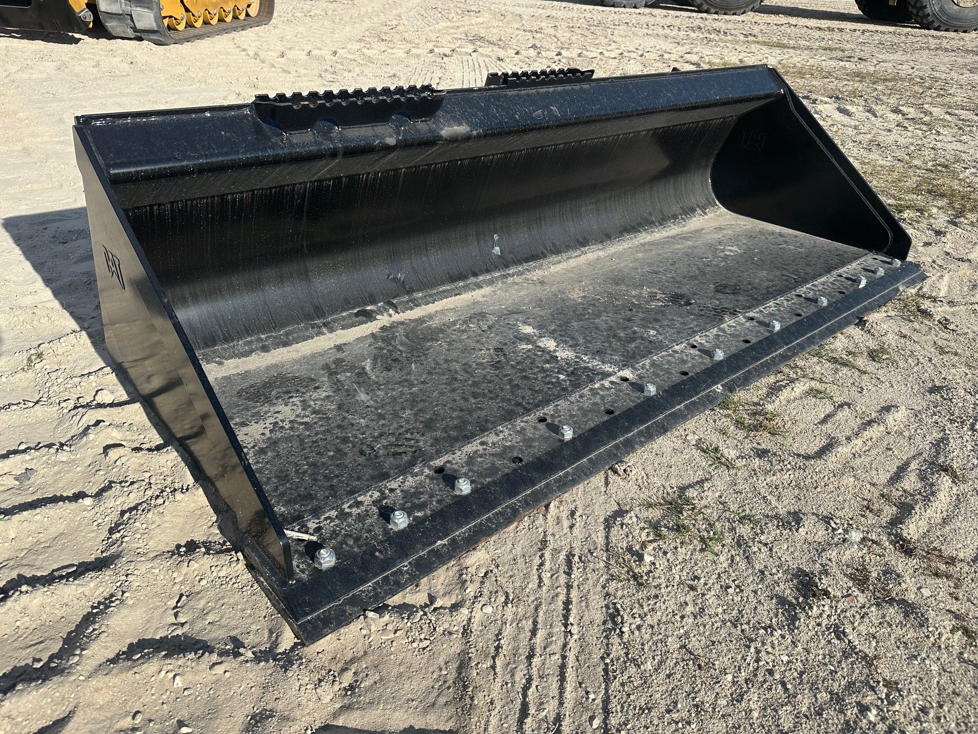 CAT 299D3 80" Skid Steer Bucket Photo 4 Thumbnail