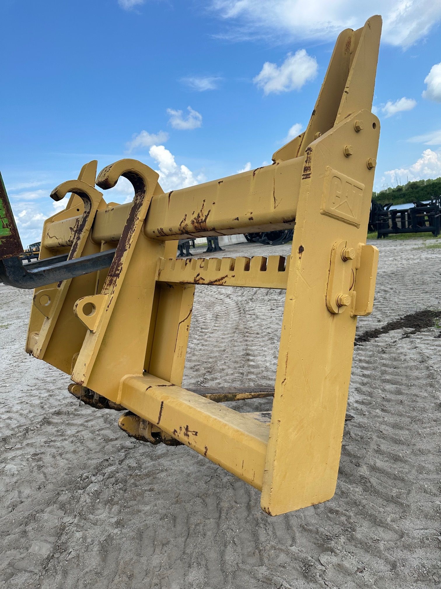 57" FORKS FOR 950H WHEEL LOADER Photo 3 Thumbnail