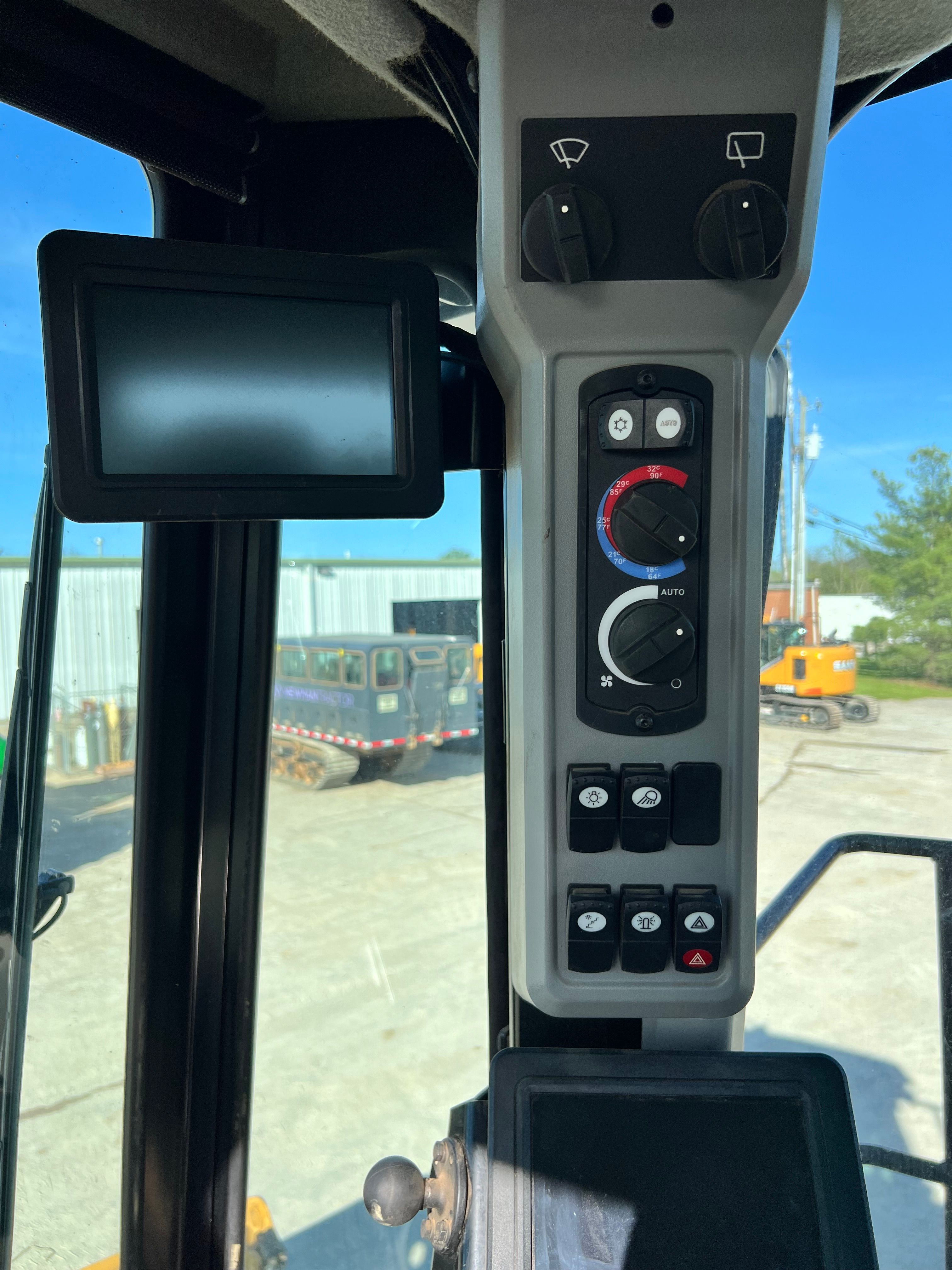 2019 CAT 825K Photo 10 Thumbnail