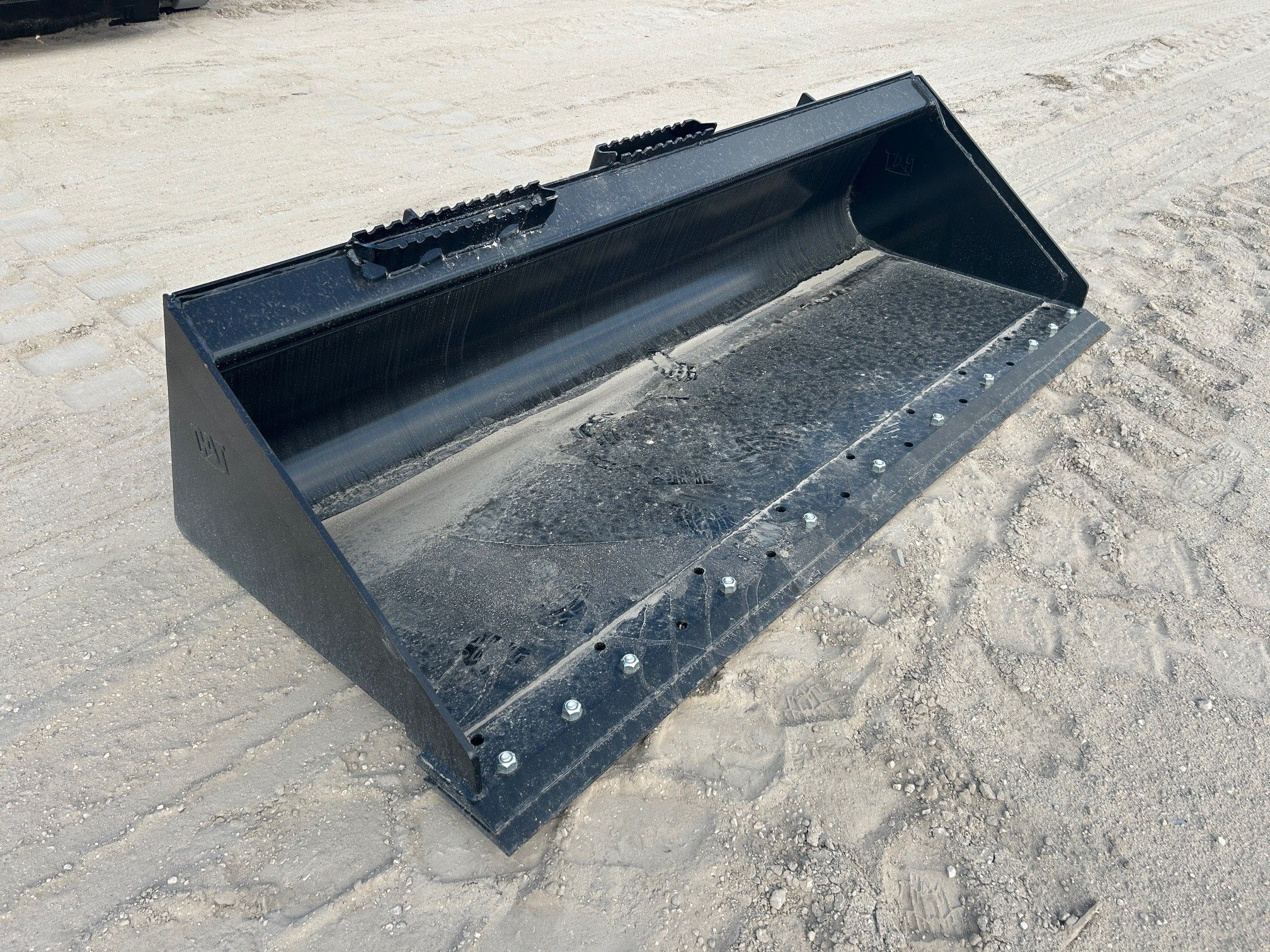 CAT 299D3 80" Skid Steer Bucket Photo 4 Thumbnail