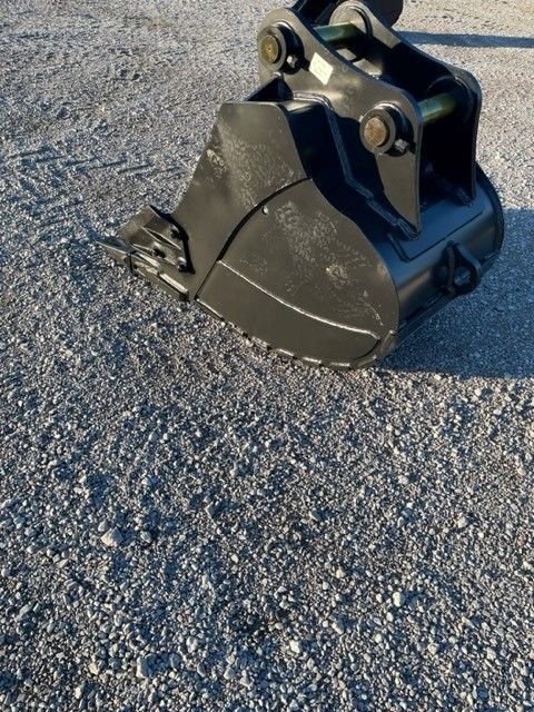 42" DIGGING BUCKET WITH 90MM PINS Photo 1 Thumbnail