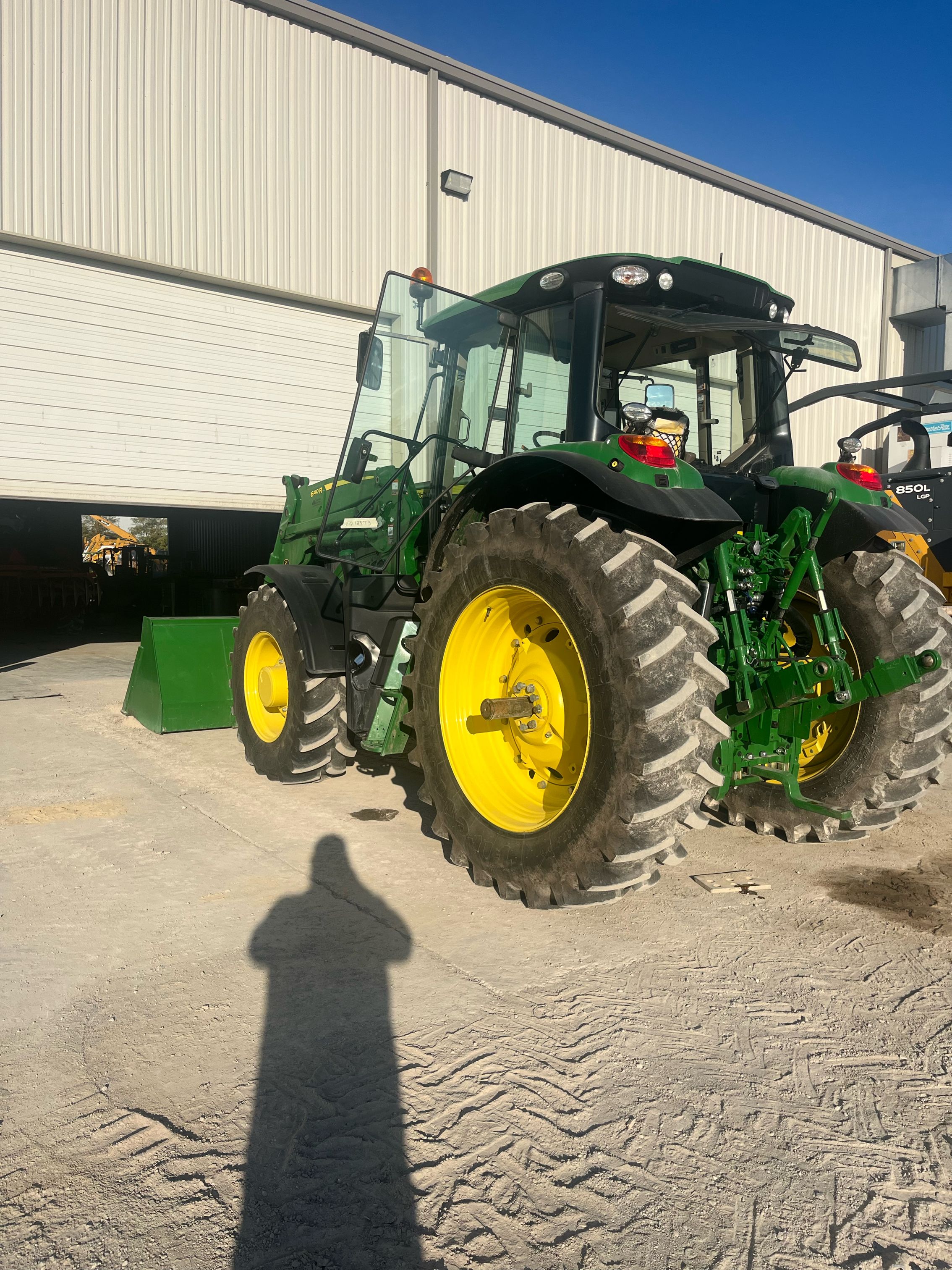 2020 JOHN DEERE 6155M Photo 2 Thumbnail