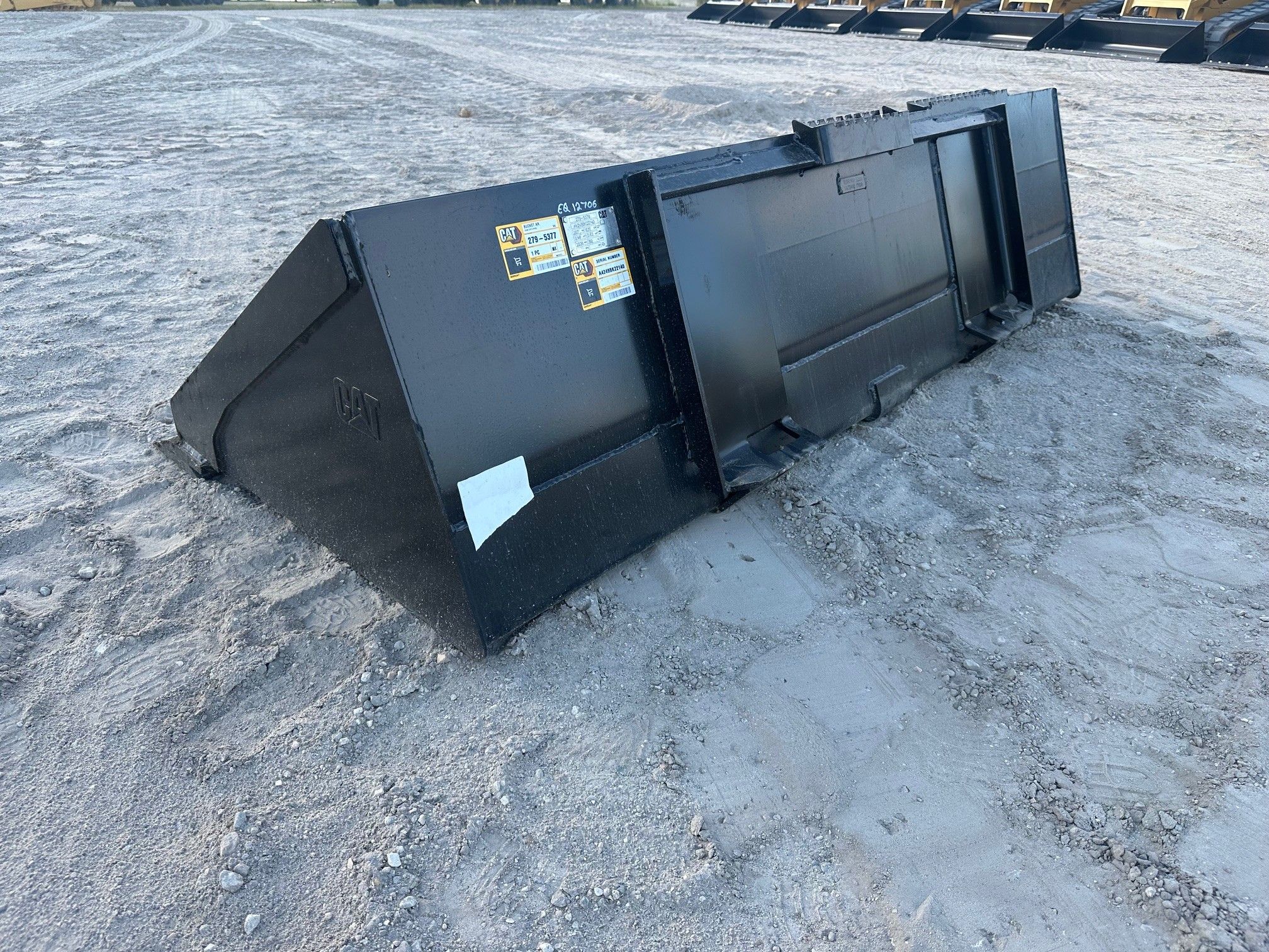 CAT 299D3 80" Skid Steer Bucket Photo 2 Thumbnail