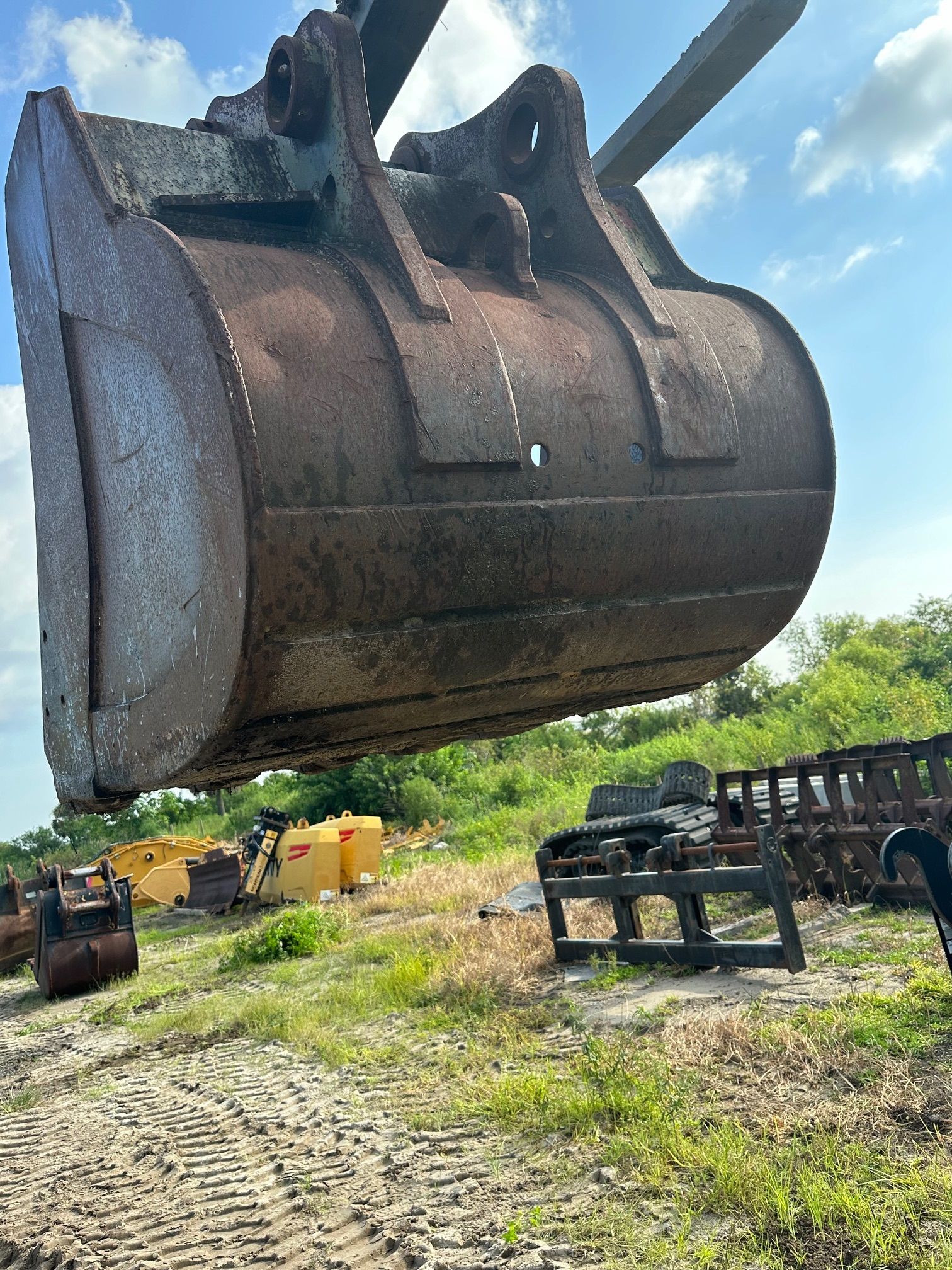 60" EXCAVATOR BUCKET FOR HYUNDAI Photo 3 Thumbnail