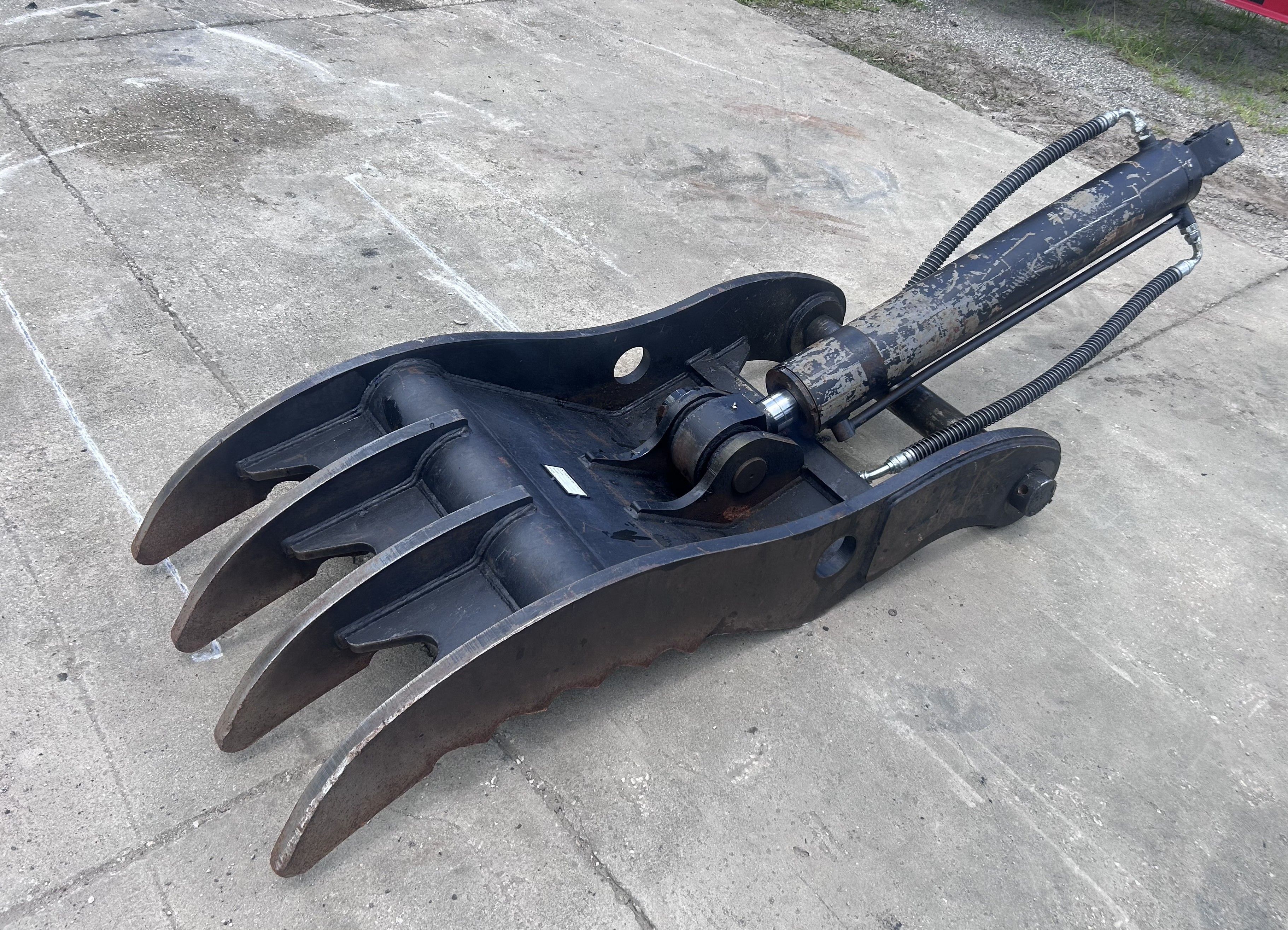 THUMB FOR SY265C (NO QUICK COUPLER) Photo 1 Thumbnail