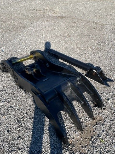 THUMB FOR SY265C (FOR USE W/ QUICK COUPLER) Photo 3 Thumbnail