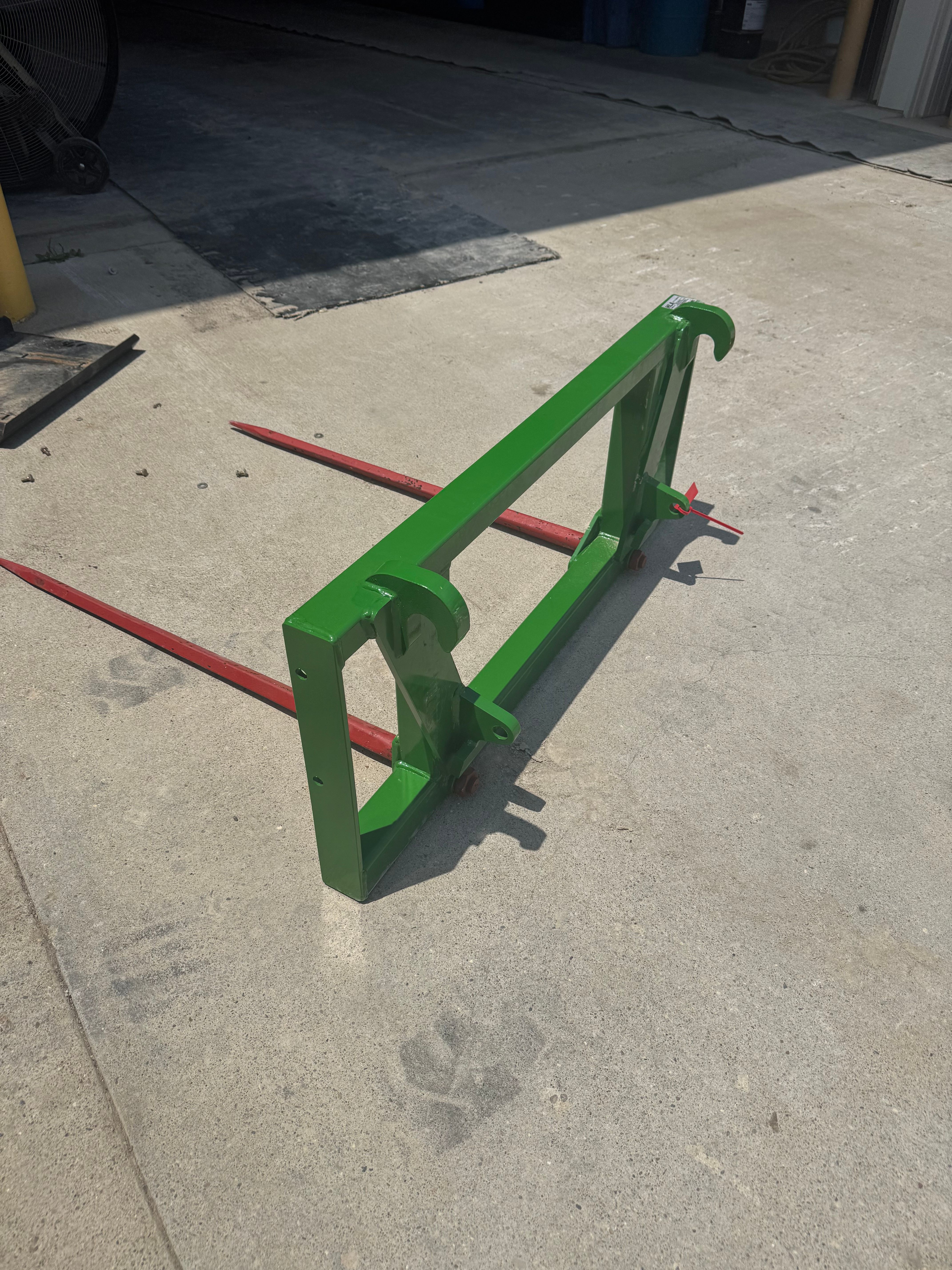 HLA DOUBLE BALE SPEAR FOR 6155 EURO COUPLER Photo 3 Thumbnail