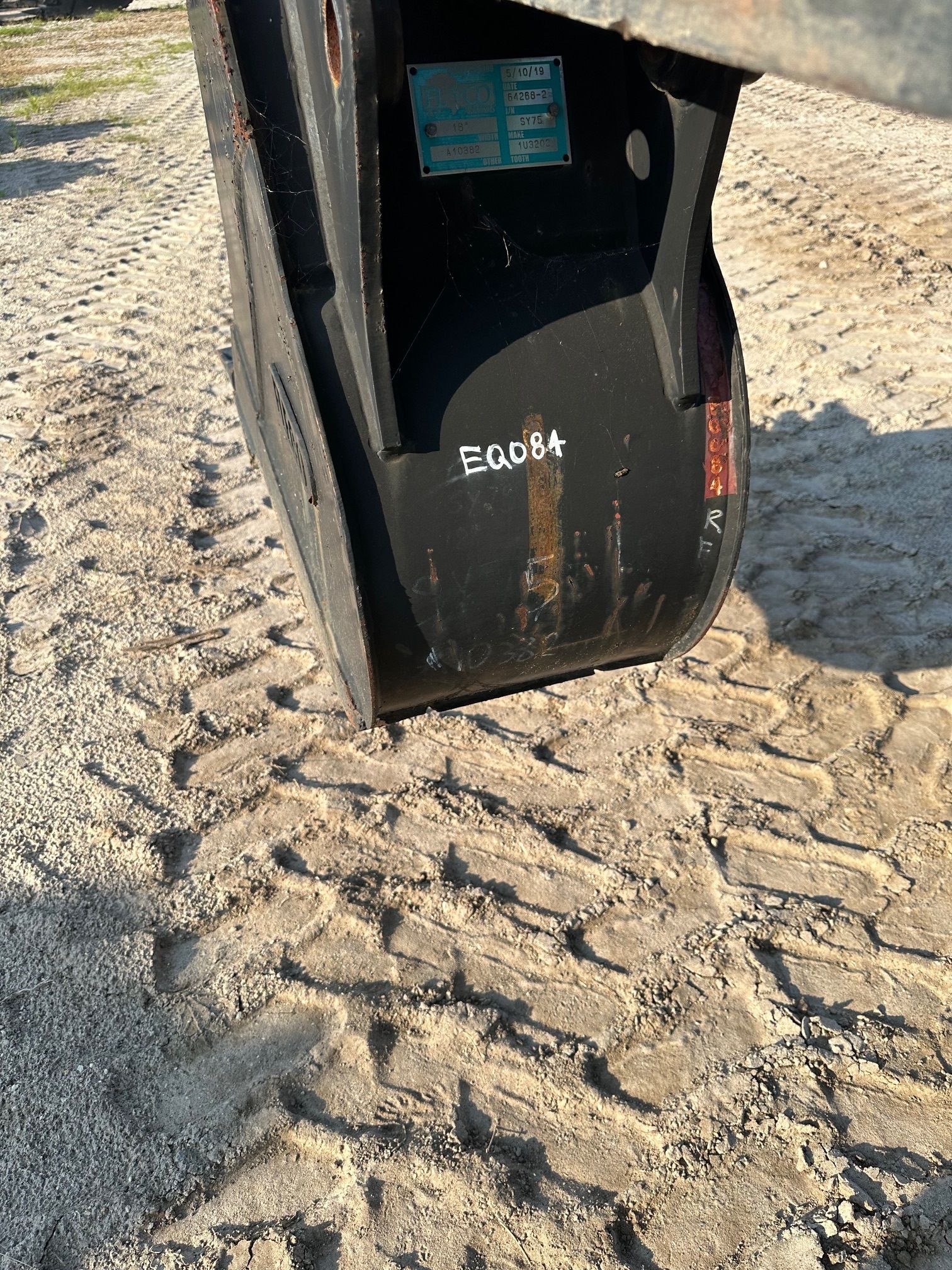 18" BUCKET FOR SY75C Photo 6 Thumbnail