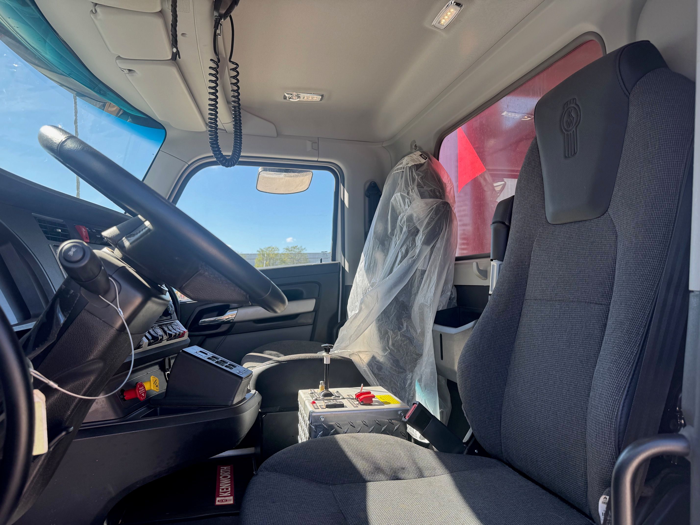 2025 KENWORTH T880 DUMP Photo 5 Thumbnail