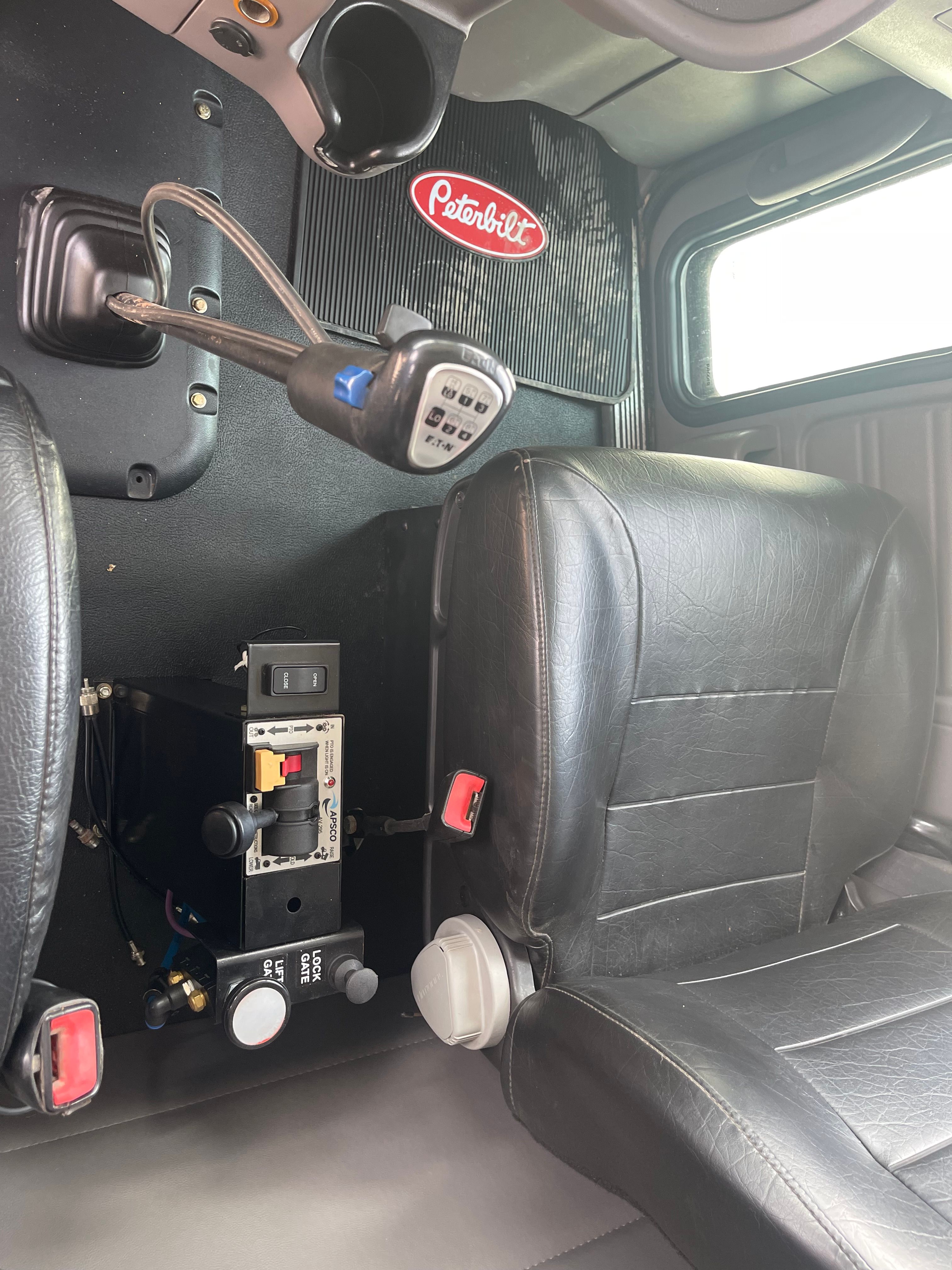 2014 PETERBILT 367 DUMP Photo 6 Thumbnail