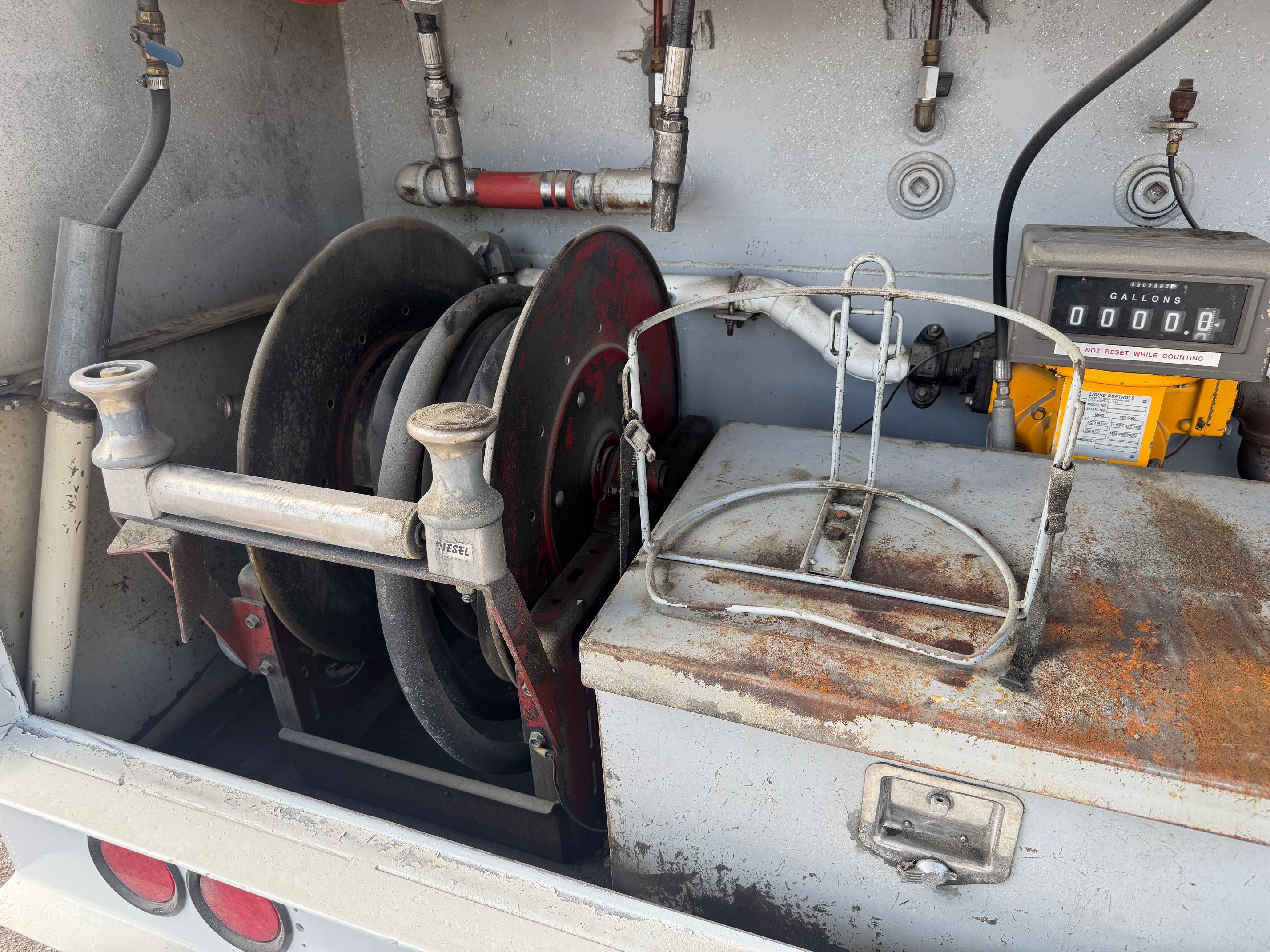 2004 PETERBILT 330 FUEL/LUBE Photo 9 Thumbnail