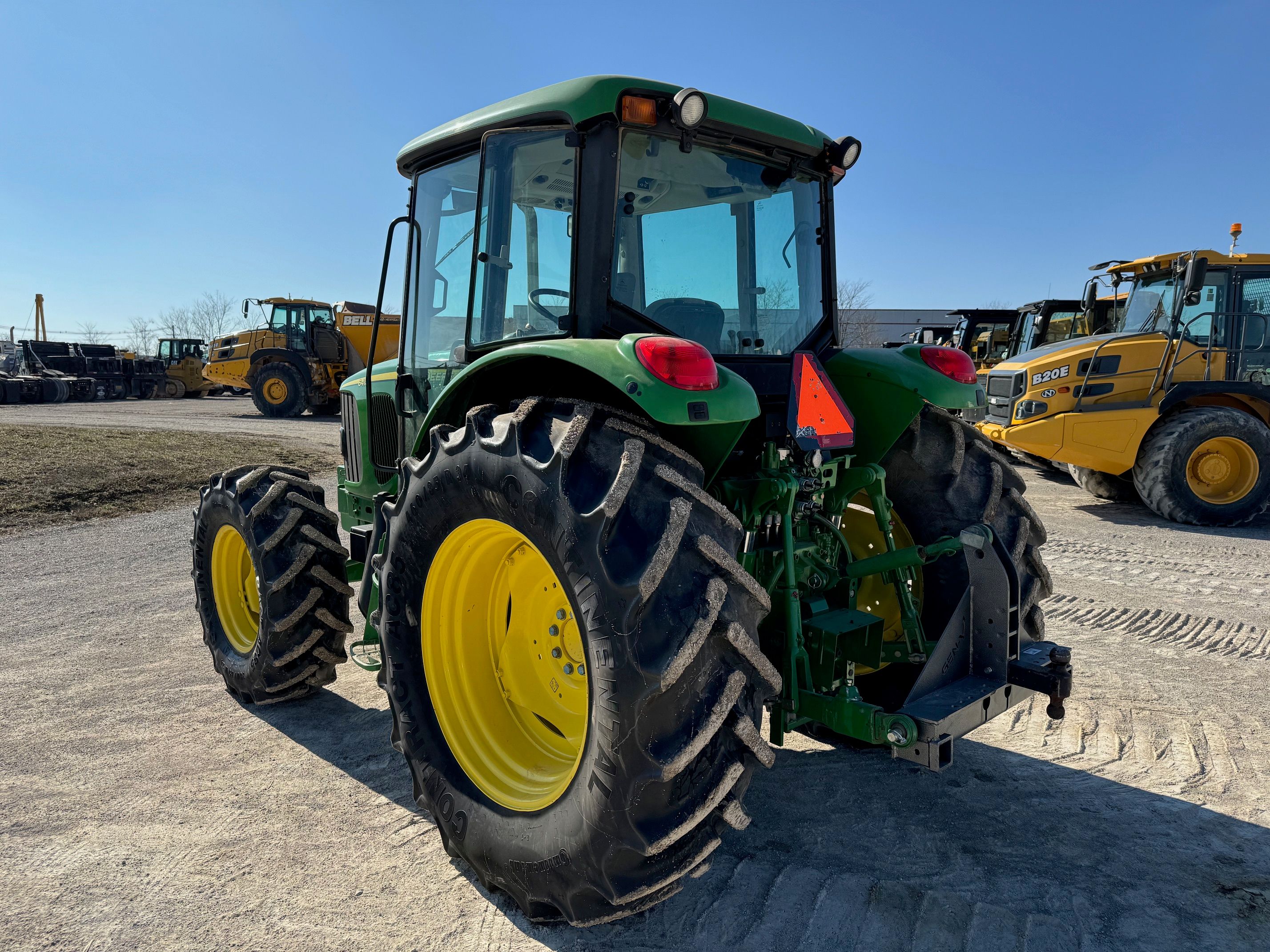  JOHN DEERE 6415 Photo 2 Thumbnail