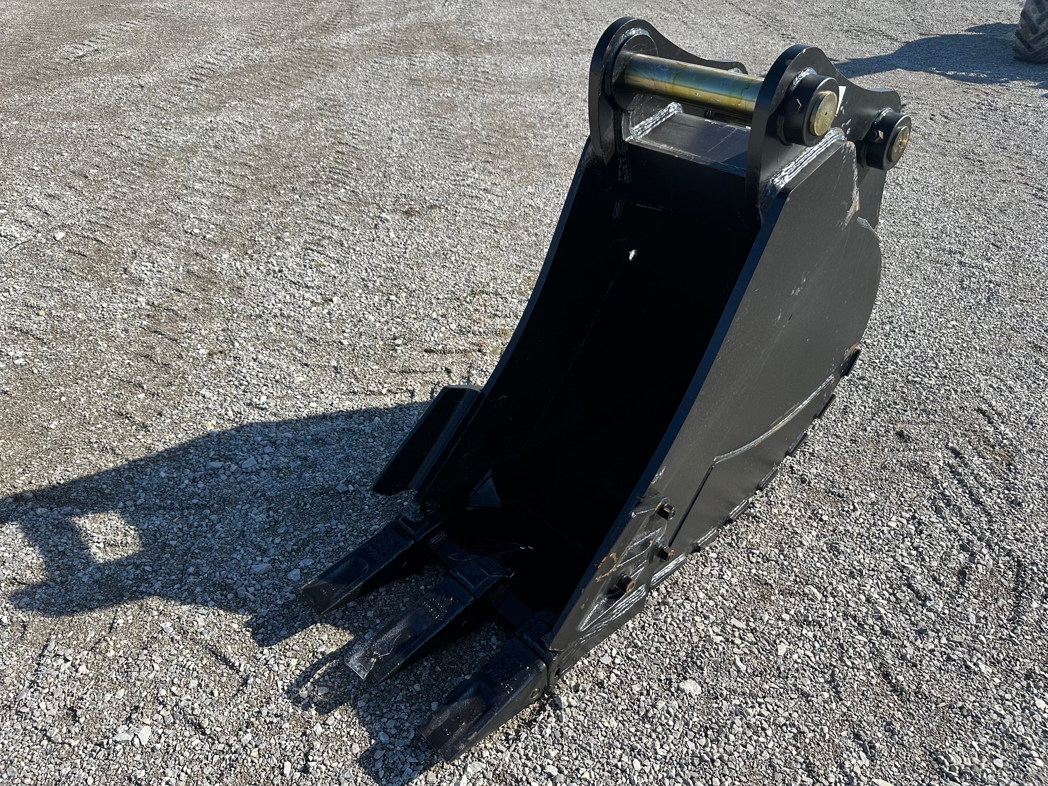 24" BUCKET FOR NEW MODEL SY335C Photo 3 Thumbnail