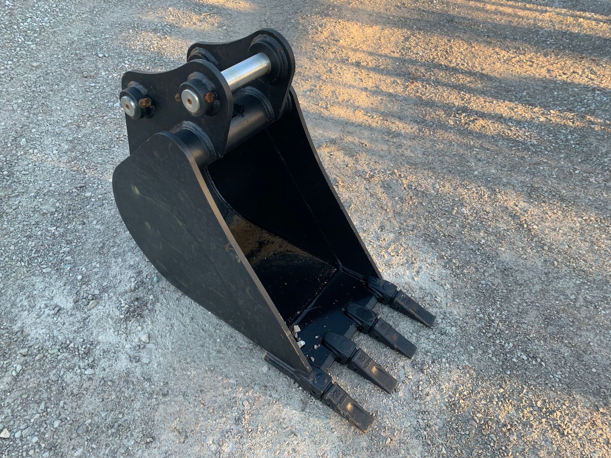 18" BUCKET FOR SY60C Photo 3 Thumbnail