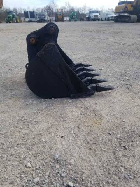 24" BUCKET FOR SY16C Photo 1