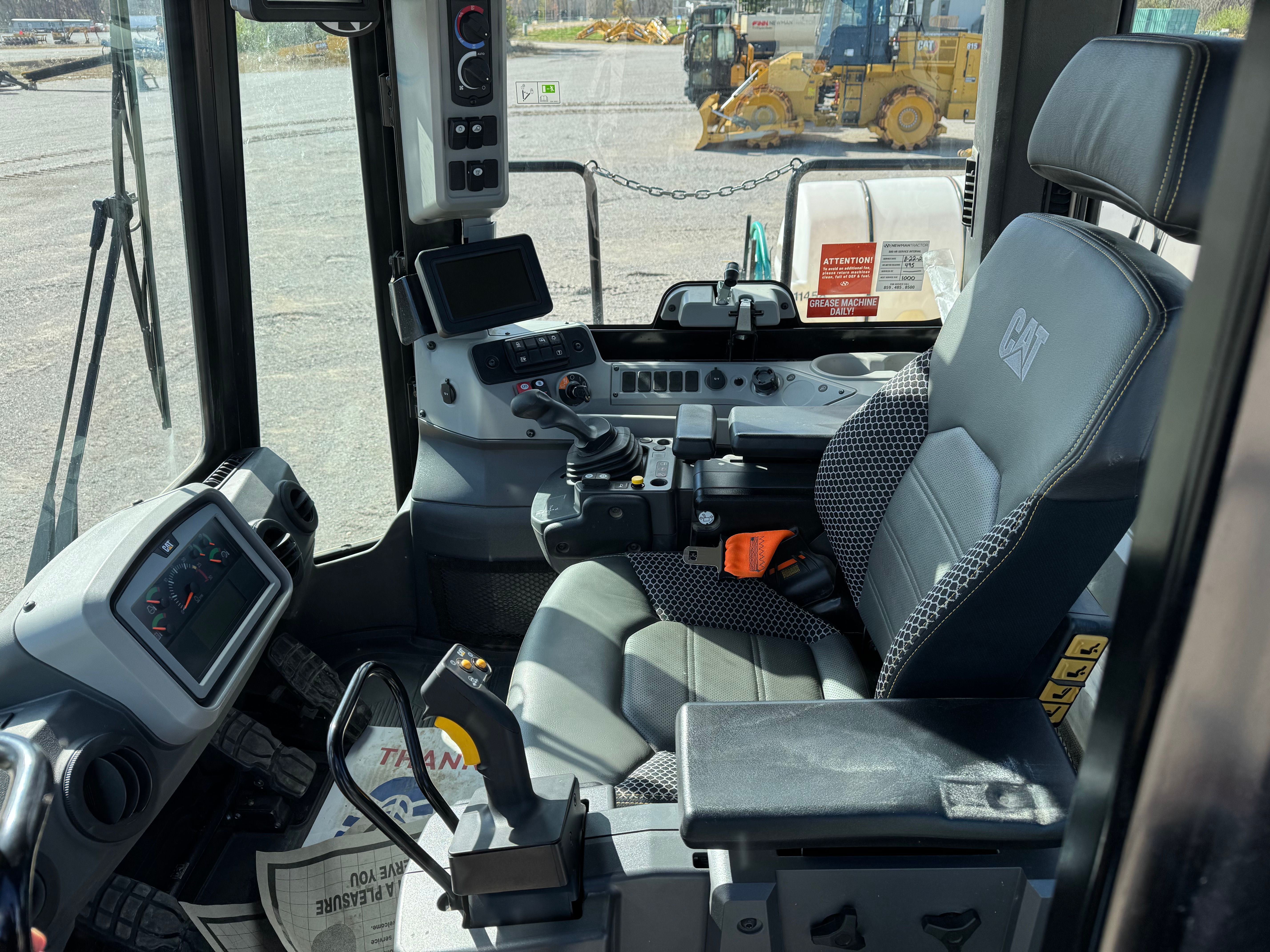 2024 CAT 815 Photo 7 Thumbnail