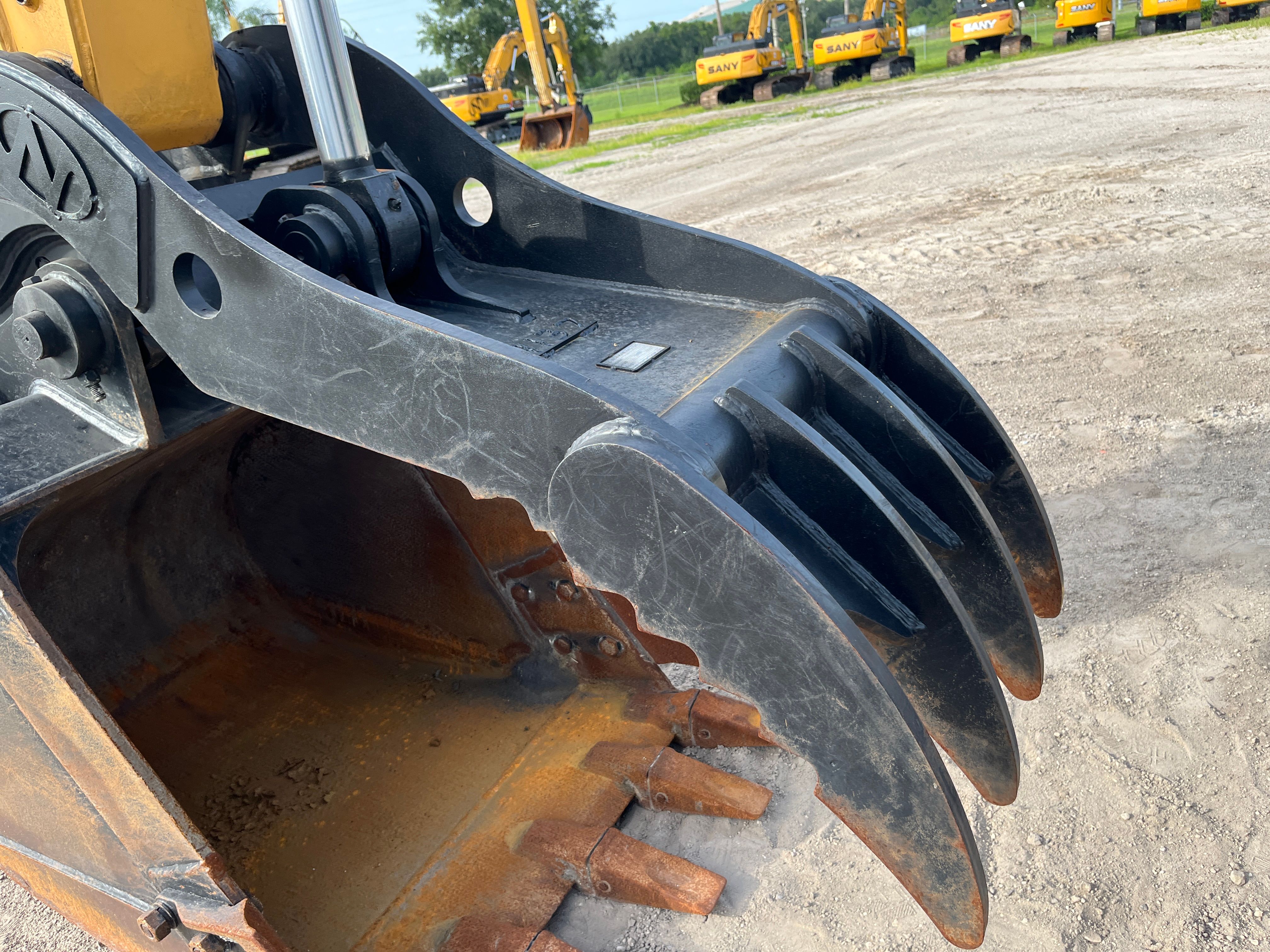 THUMB FOR SY155U (FOR USE W/ QUICK COUPLER) Photo 3 Thumbnail