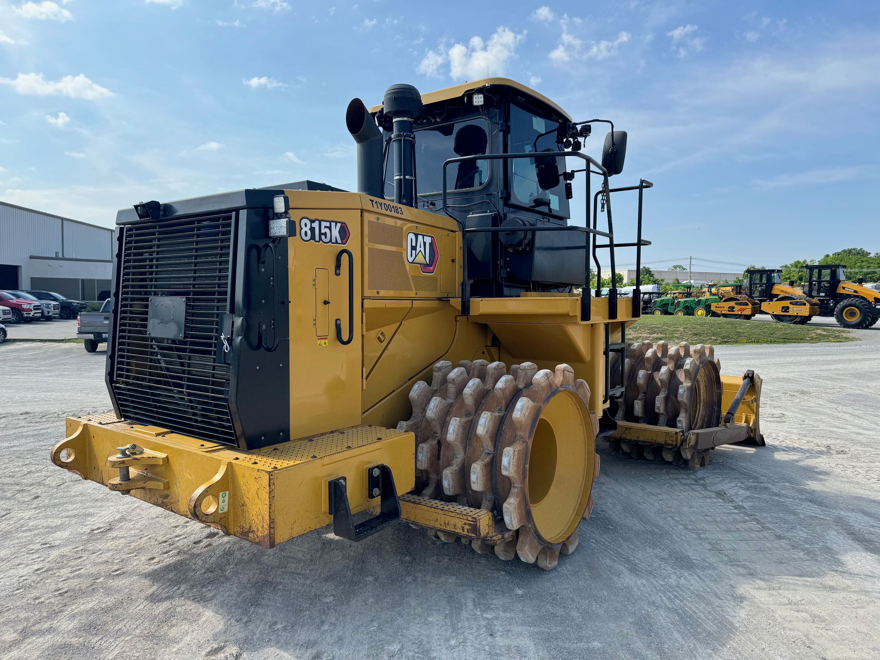 2020 CAT 815K Photo 3 Thumbnail